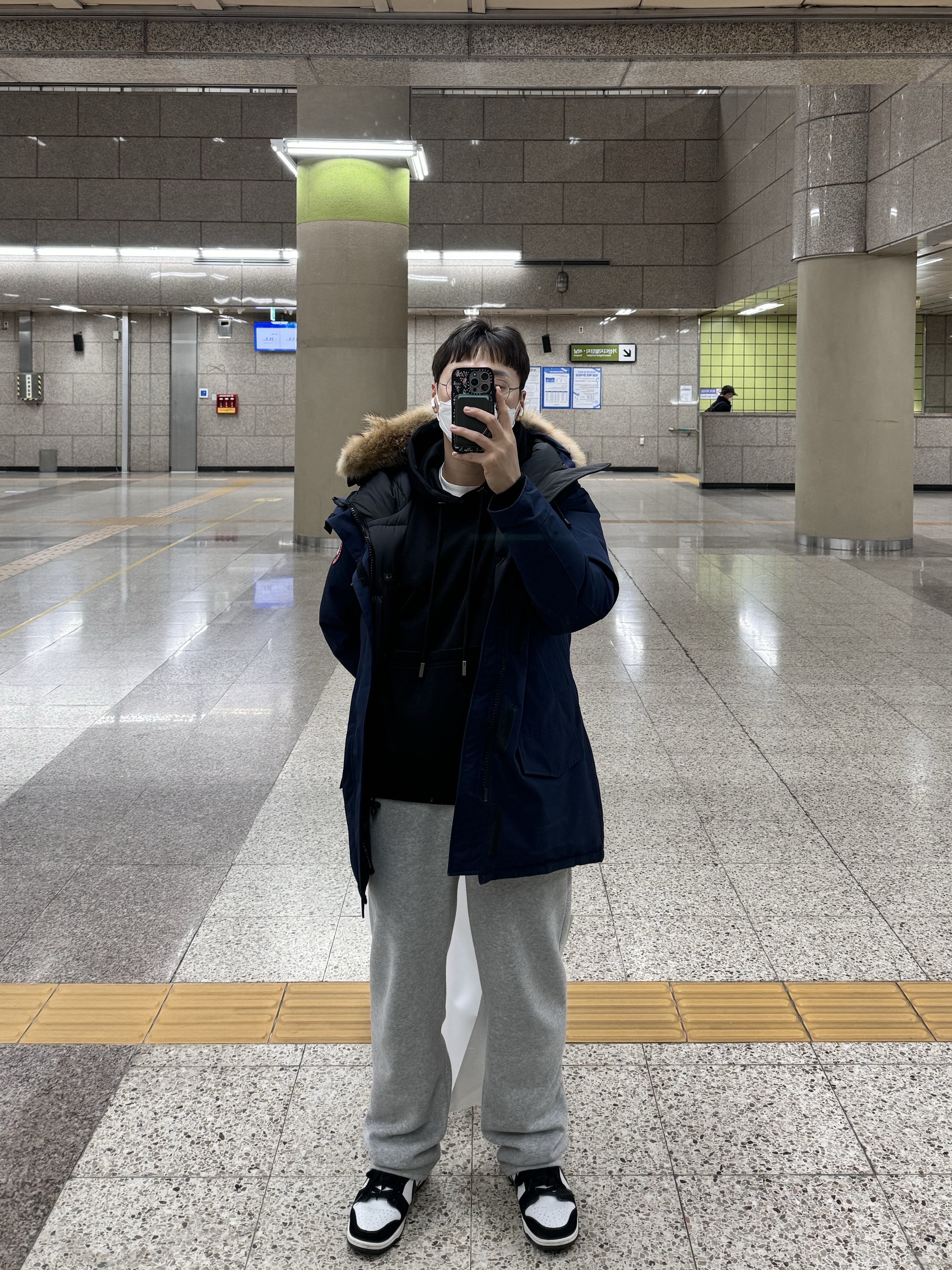 Wooyoungmi Flower Back Logo Hooded T-Shirt Black - 24SS, Canada Goose Langford Parka Atlantic Navy 착용 스타일 - 1
