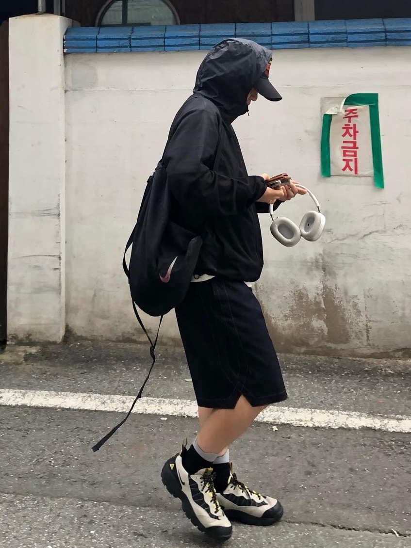 Nike ACG Air Mada Black and Celery Light Bone, Sansan Gear Sprinter Jacket Black - 23FW 착용 스타일