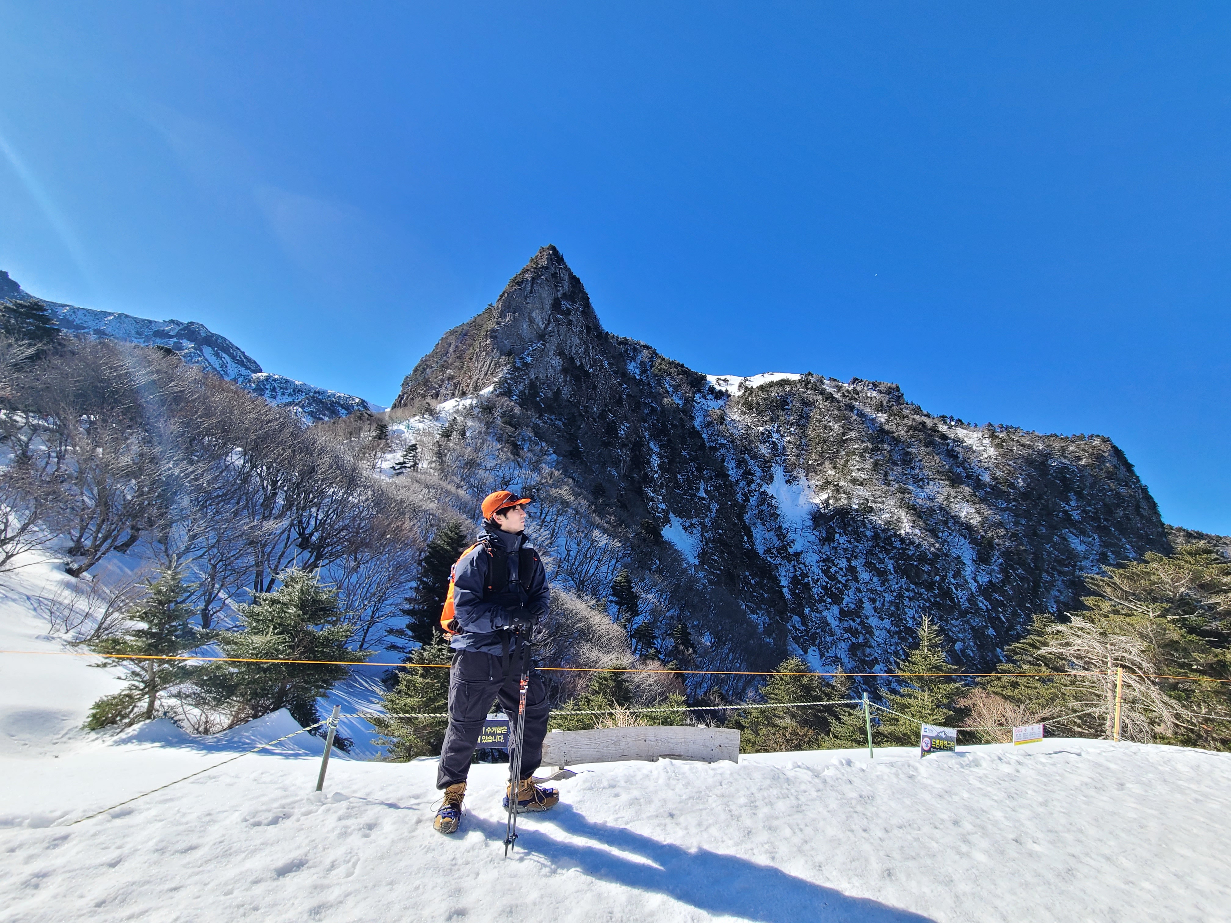 Arc'teryx Norvan Cap Phenom 착용 스타일