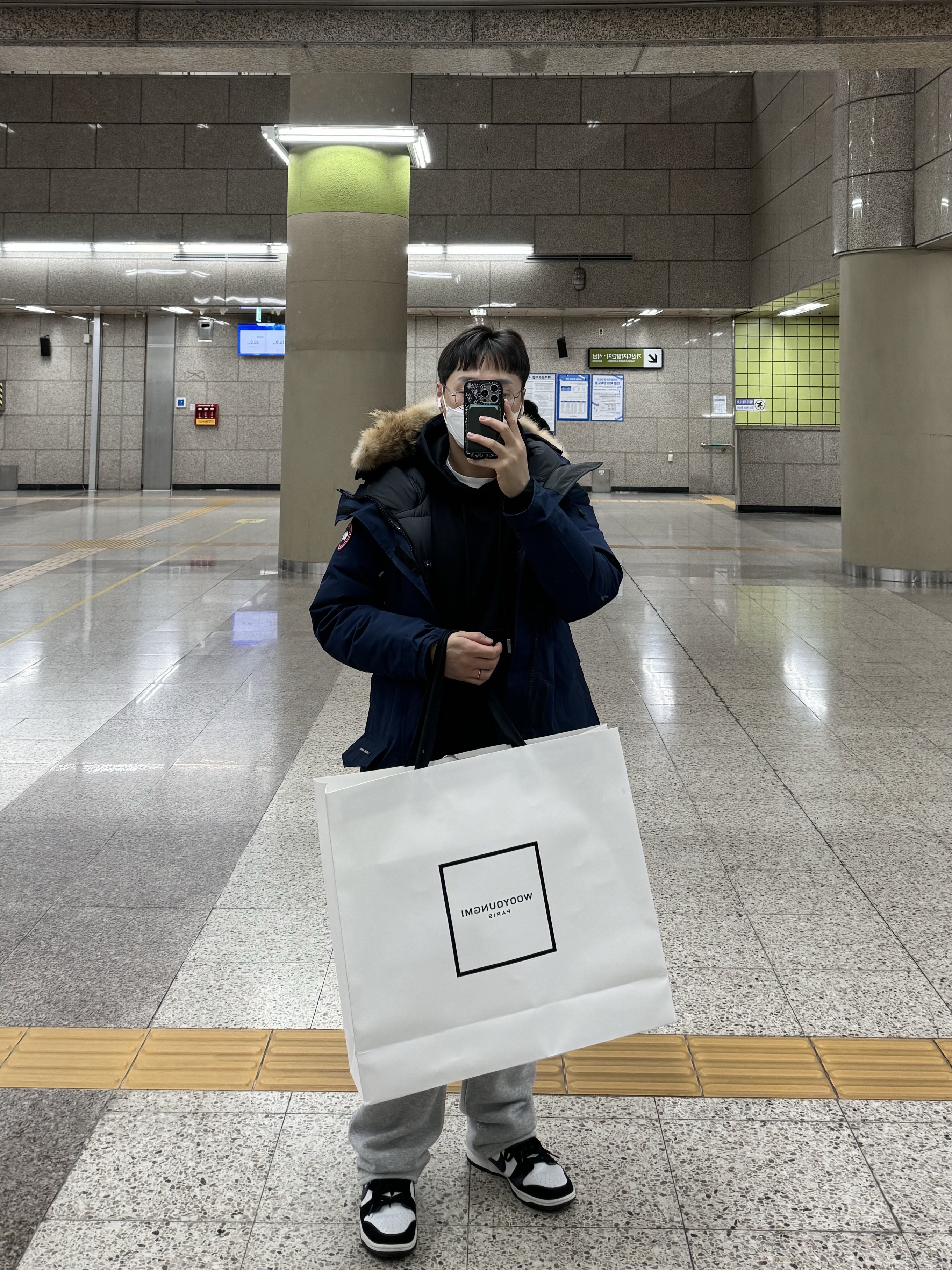 Wooyoungmi Flower Back Logo Hooded T-Shirt Black - 24SS, Canada Goose Langford Parka Atlantic Navy 착용 스타일 - 2