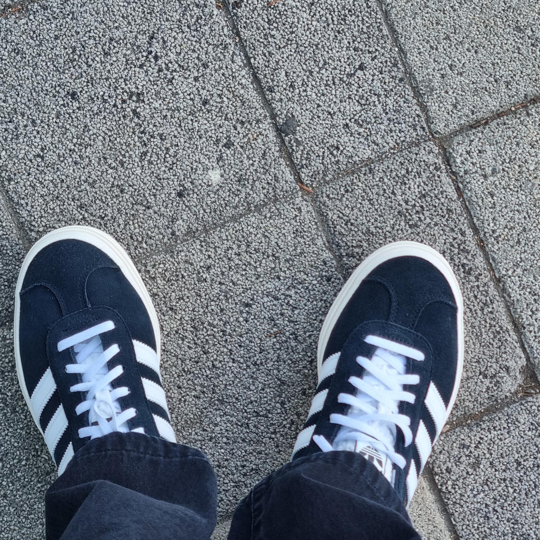 (W) Adidas Gazelle Bold Core Black Cloud White 착용 스타일