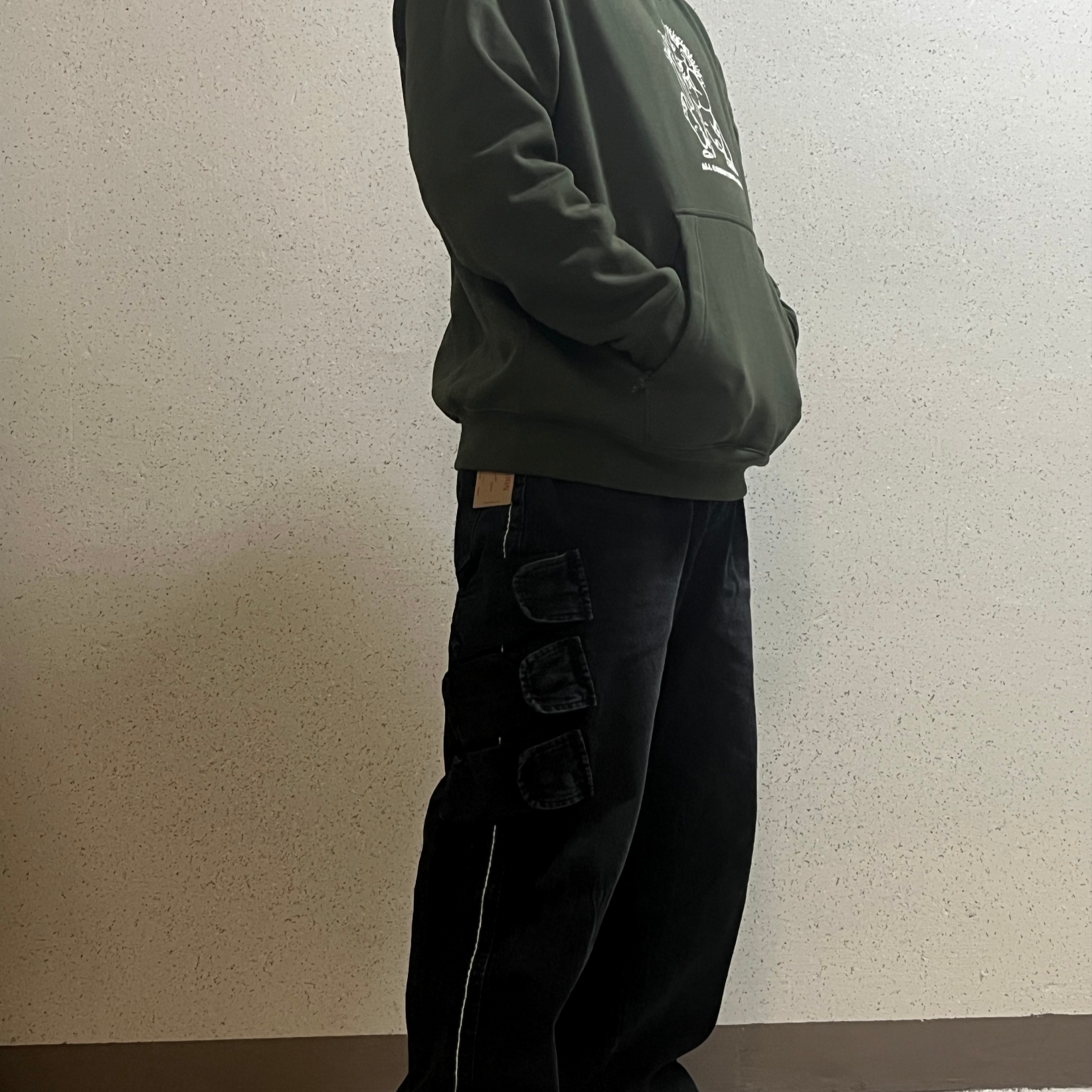 Nike ACG Therma-Fit Fleece Hoodie Troll Graphic Cargo Khaki - Asia, True Religion Bullet Pocket Denim Pants Black 착용 스타일 - 1