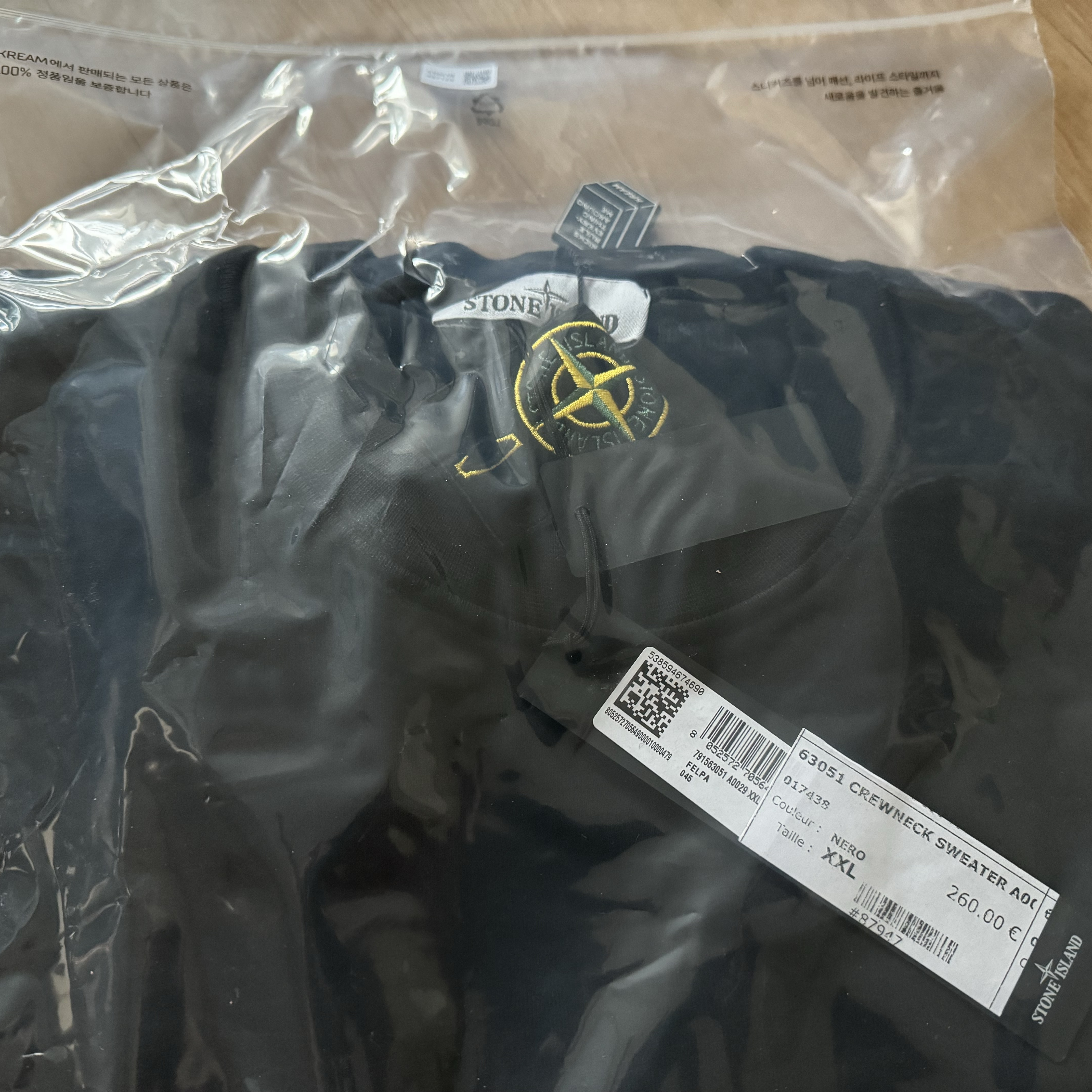 Stone Island 63051 Cotton Fleece Garment Dyed Sweatshirt Black - 23FW 착용 스타일