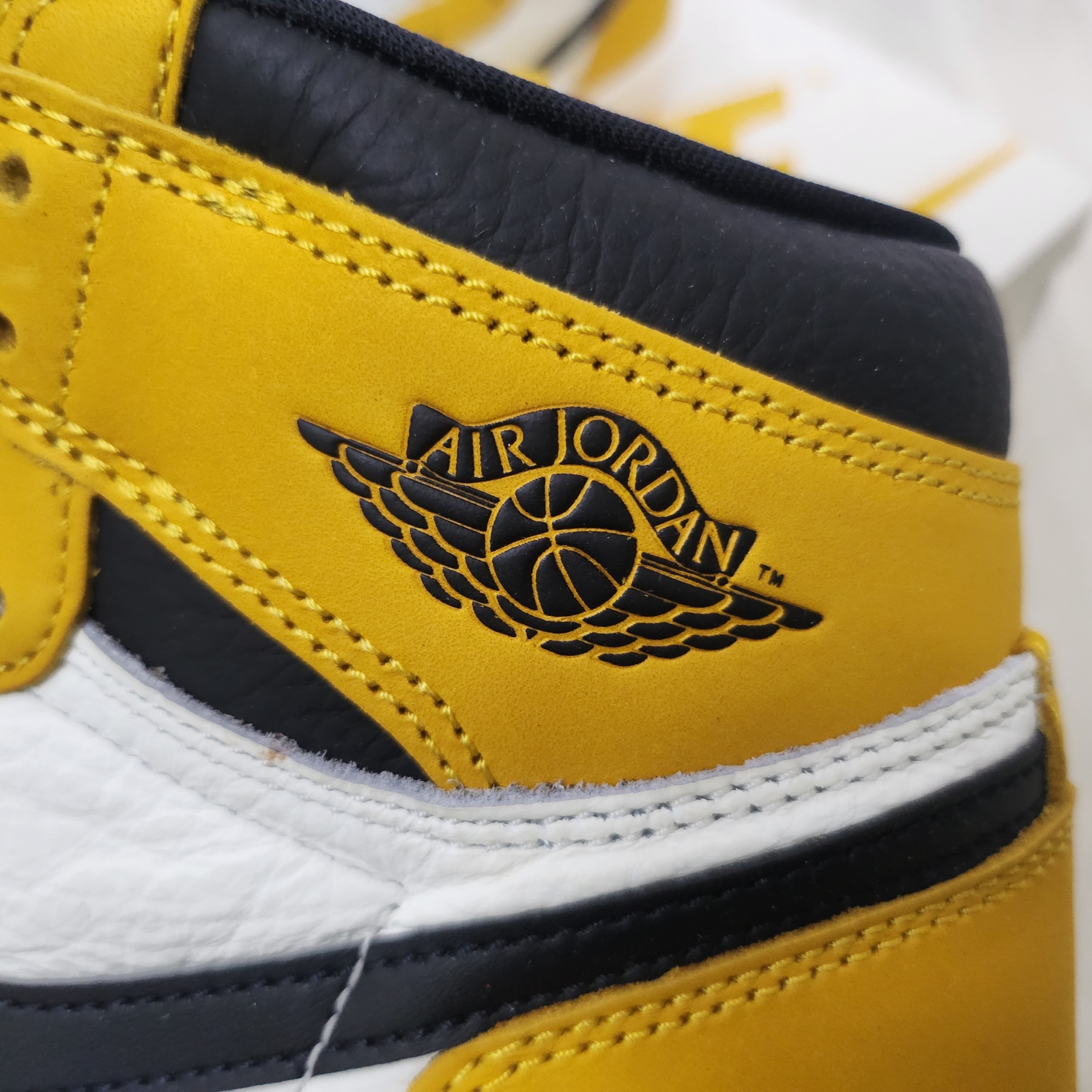 Jordan 1 Retro High OG Yellow Ochre 착용 스타일 - 3