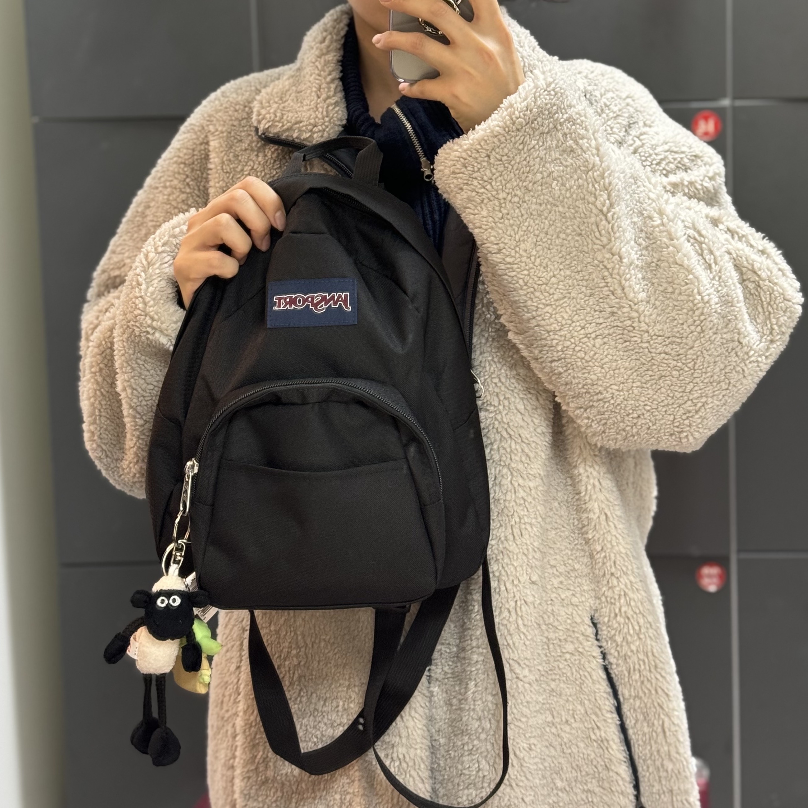 Jansport Half Pint Mini Backpack Black 착용 스타일