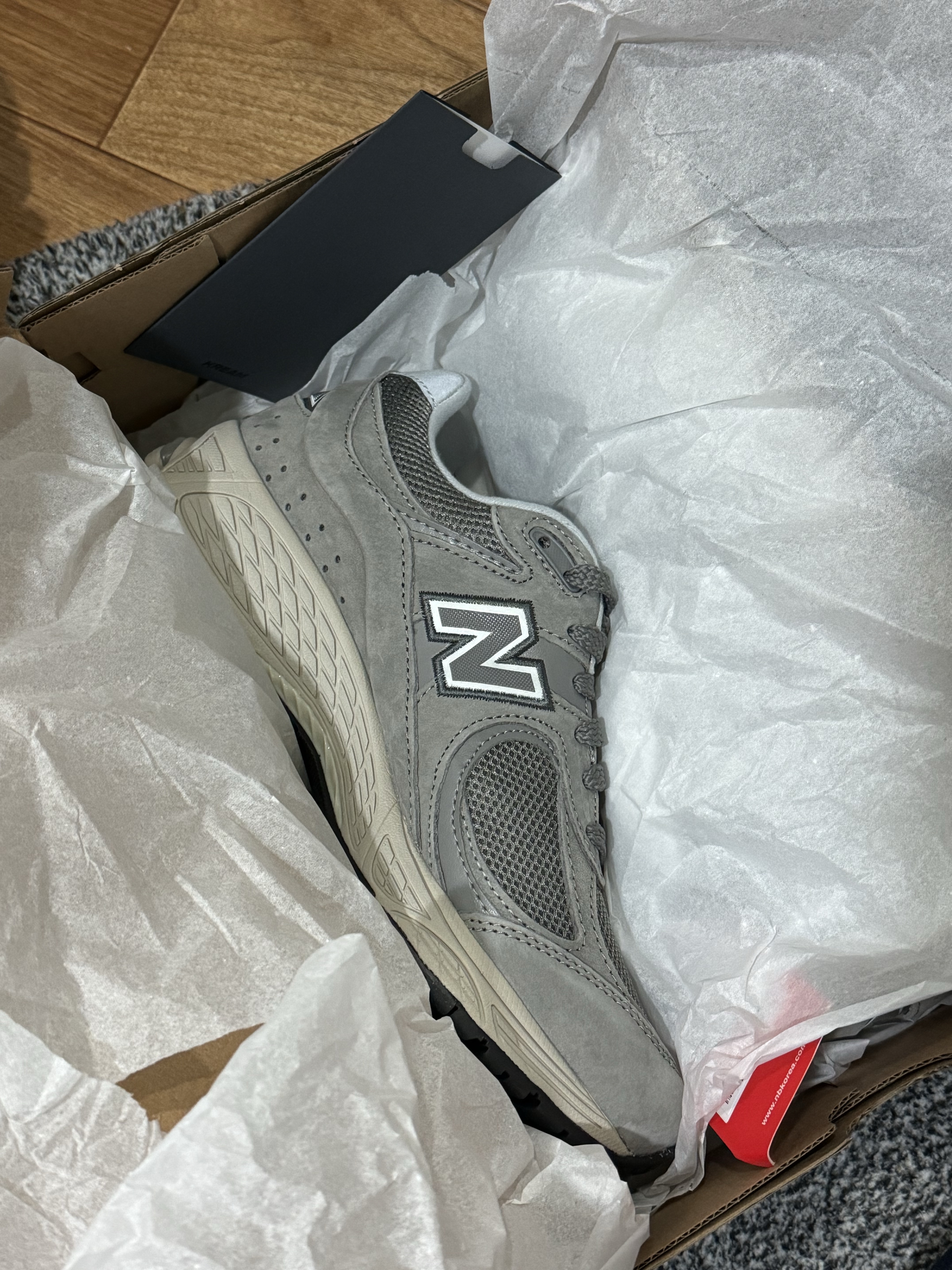 New Balance 2002R Grey 착용 스타일