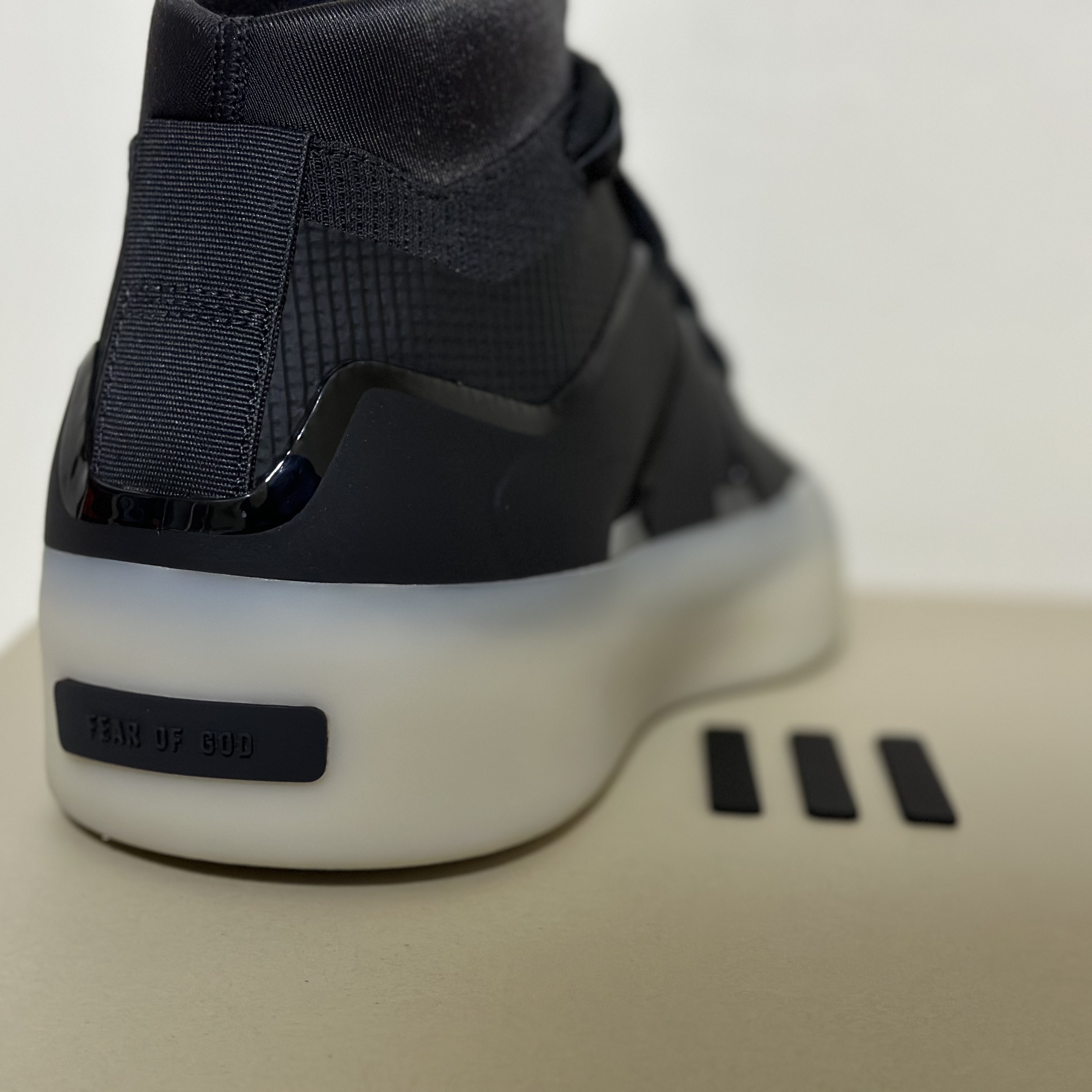 Adidas x Fear of God Athletics I Basketball Carbon 착용 스타일