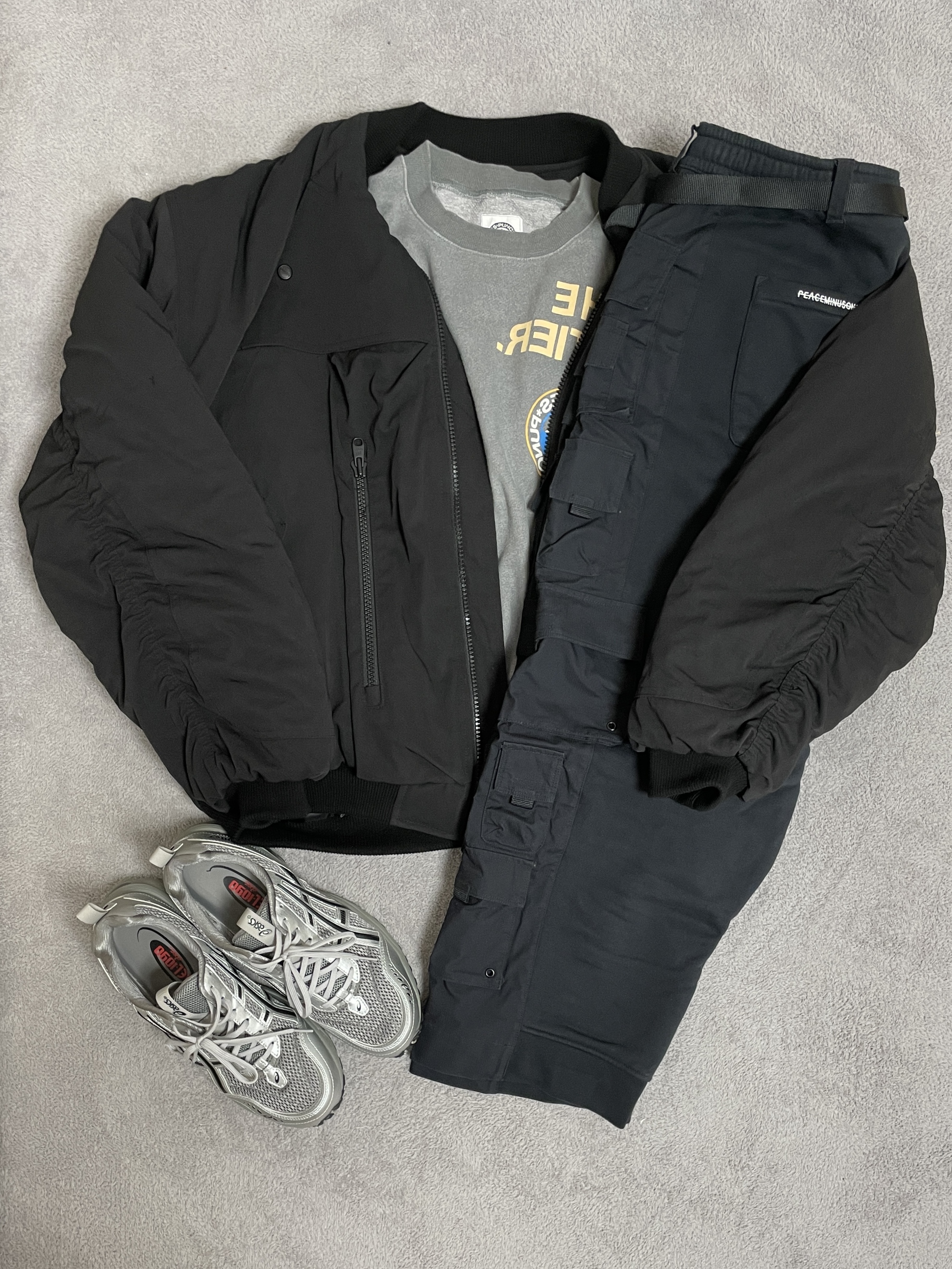 Asics x Freja Wewer Gel-1090 V2 Clay Grey Pure Silver, Undermycar Juggernaut Double Back Zip Steroid Bomber Triple Black - 23SS 착용 스타일 - 4