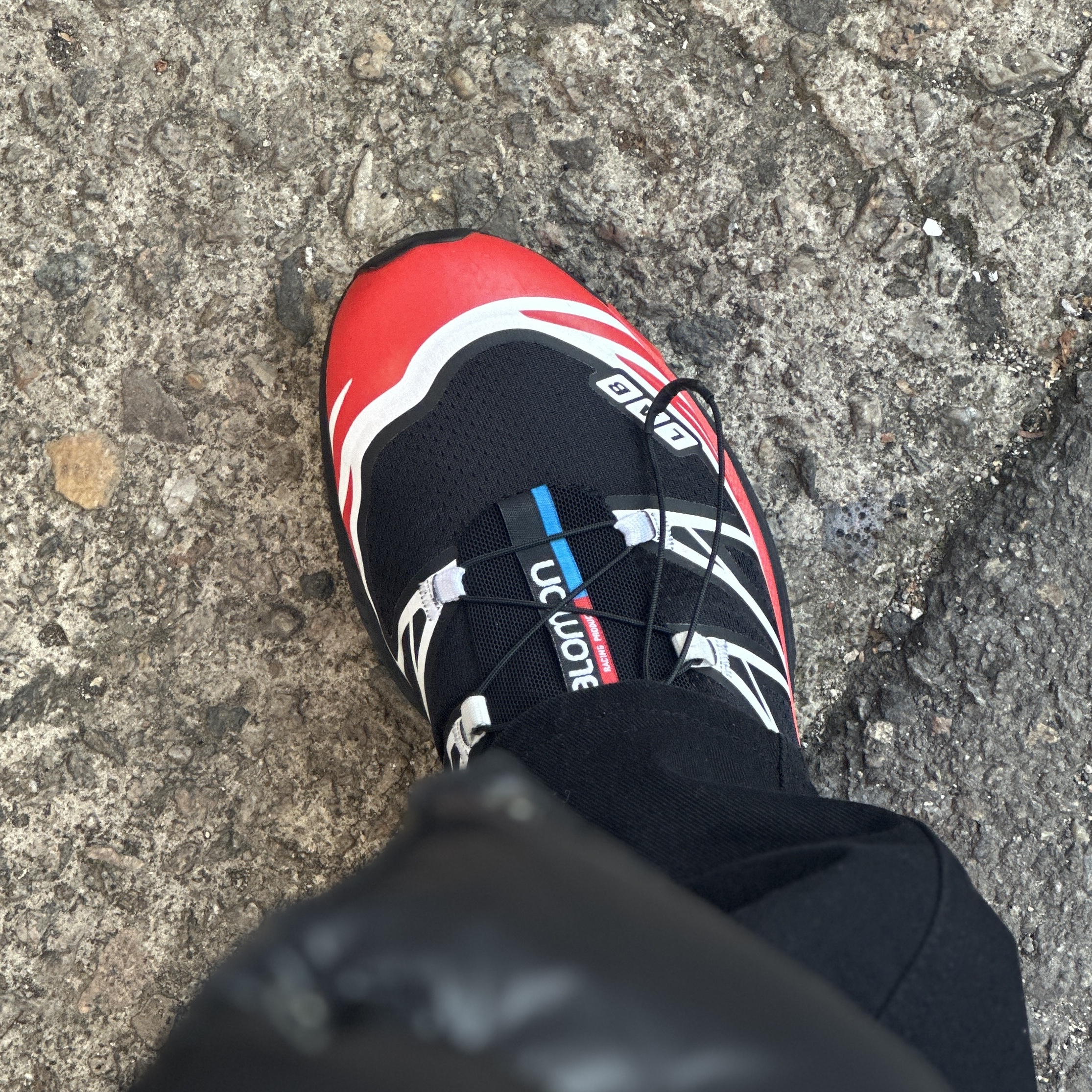 Salomon XT-6 ADV Black Racing Red 착용 스타일