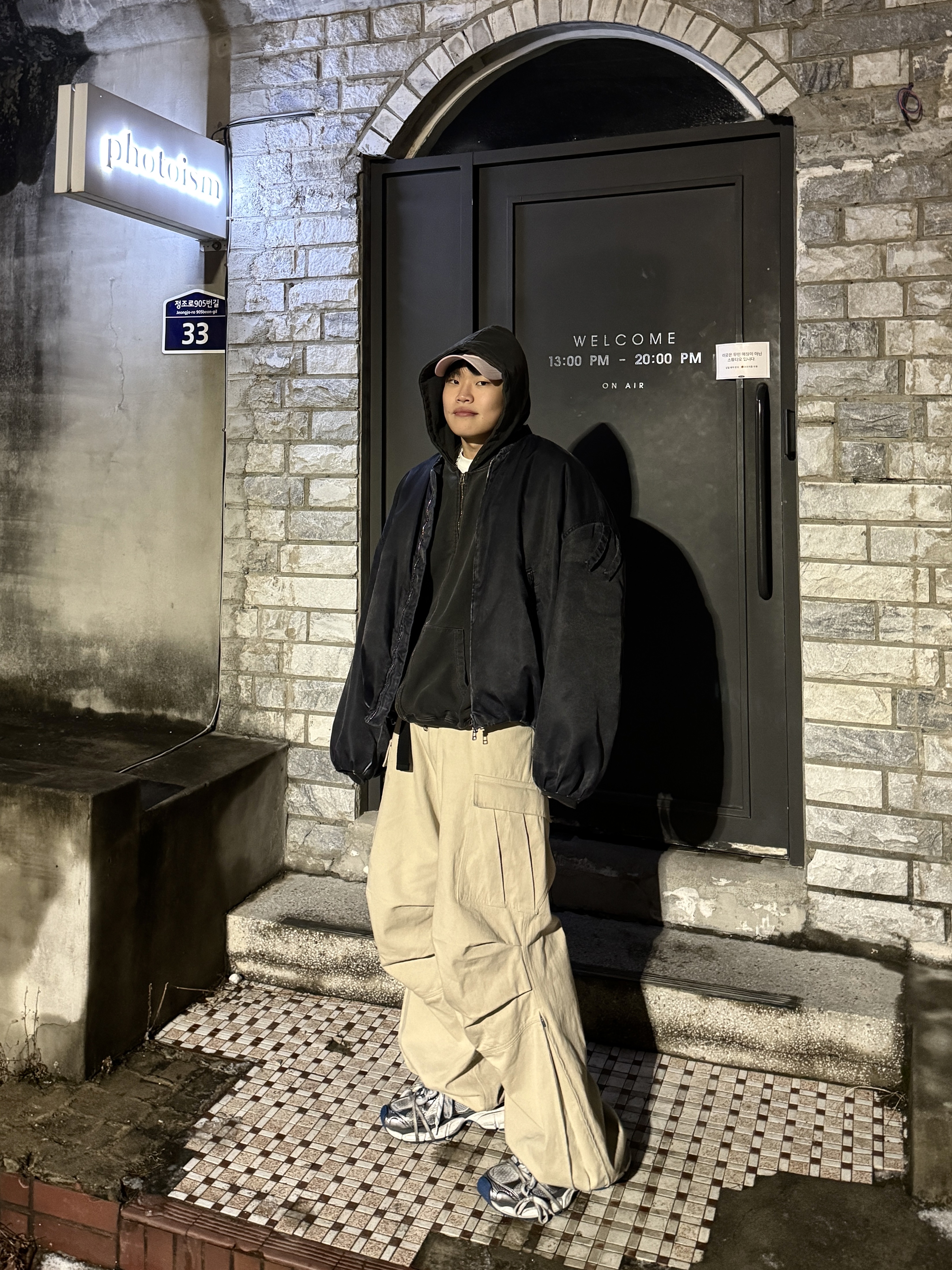 Undermycar Mu.11 Anti Fxxking Logo Play Oversized Pigment Hood Zip-up Gray, Nonnod Side Zip Cargo Pants Beige 착용 스타일 - 3