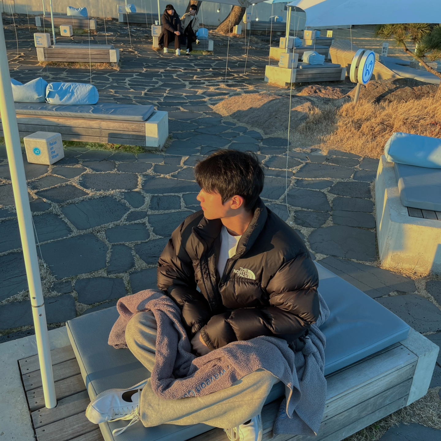 The North Face 1996 Eco Nuptse Jacket Black 착용 스타일 - 2