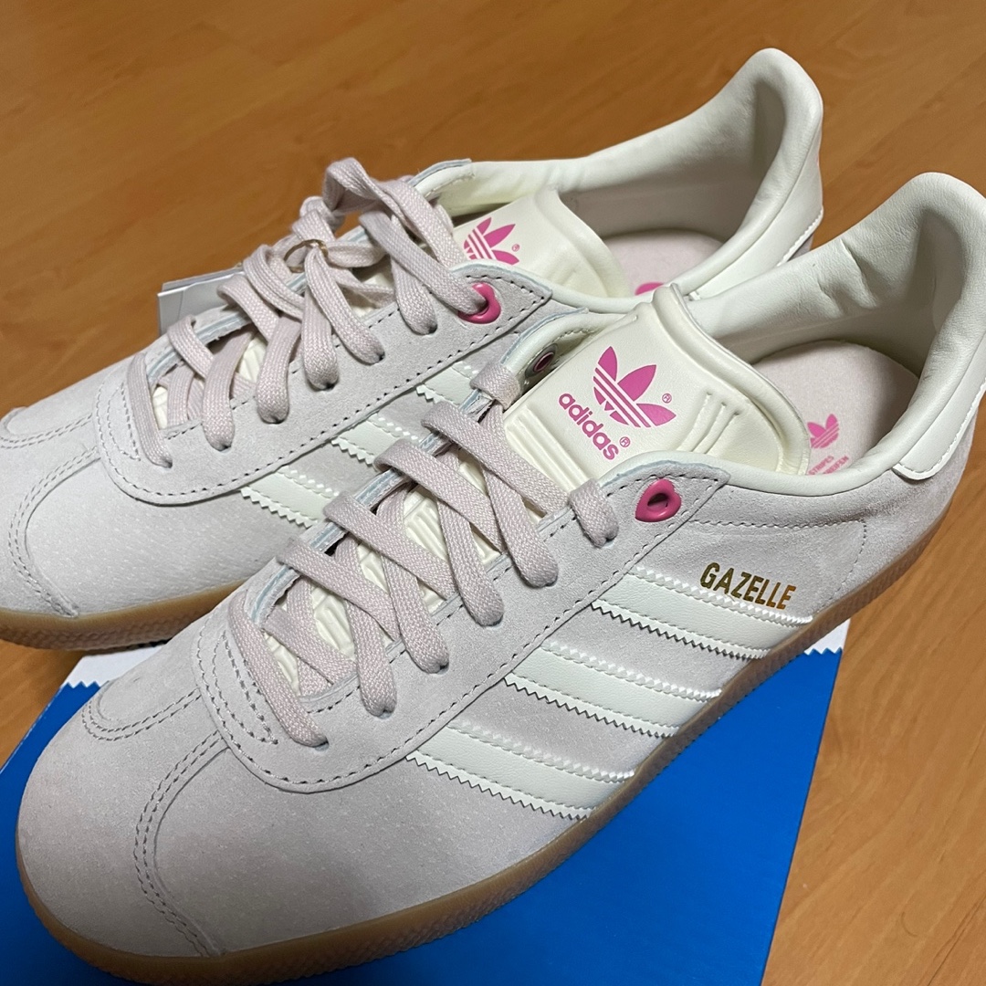 (W) Adidas Gazelle Valentine Day Putty Mauve Ivory - Foot Locker Exclusive 착용 스타일 - 2
