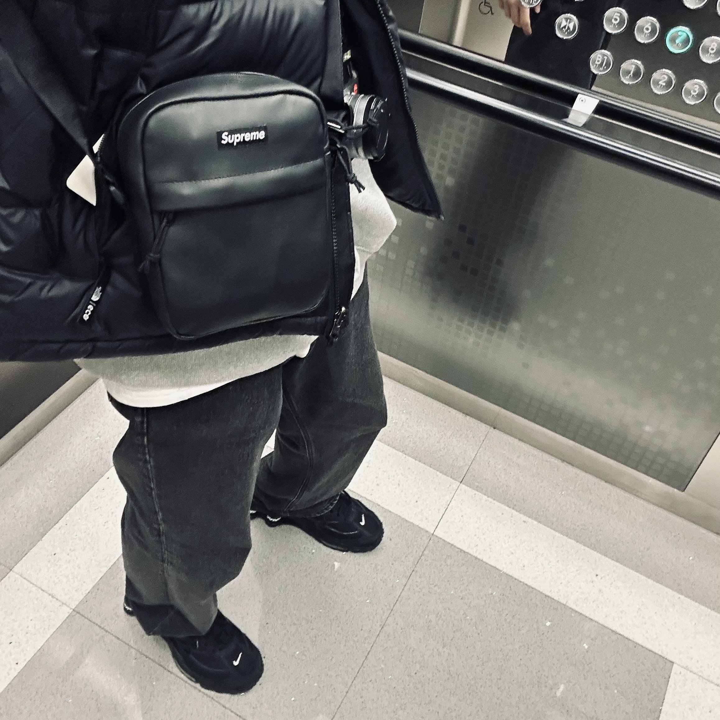 Supreme Leather Shoulder Bag Black - 23FW, Nike x Supreme Shox Ride 2 SP Black 착용 스타일 - 1