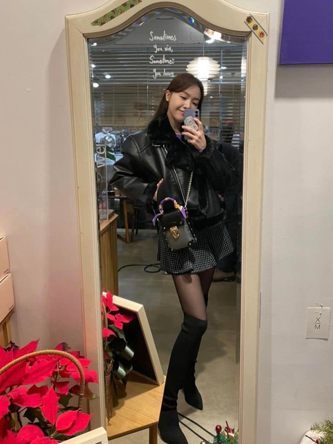 (W) Miu Miu Leather Boots Black 착용 스타일 - 5