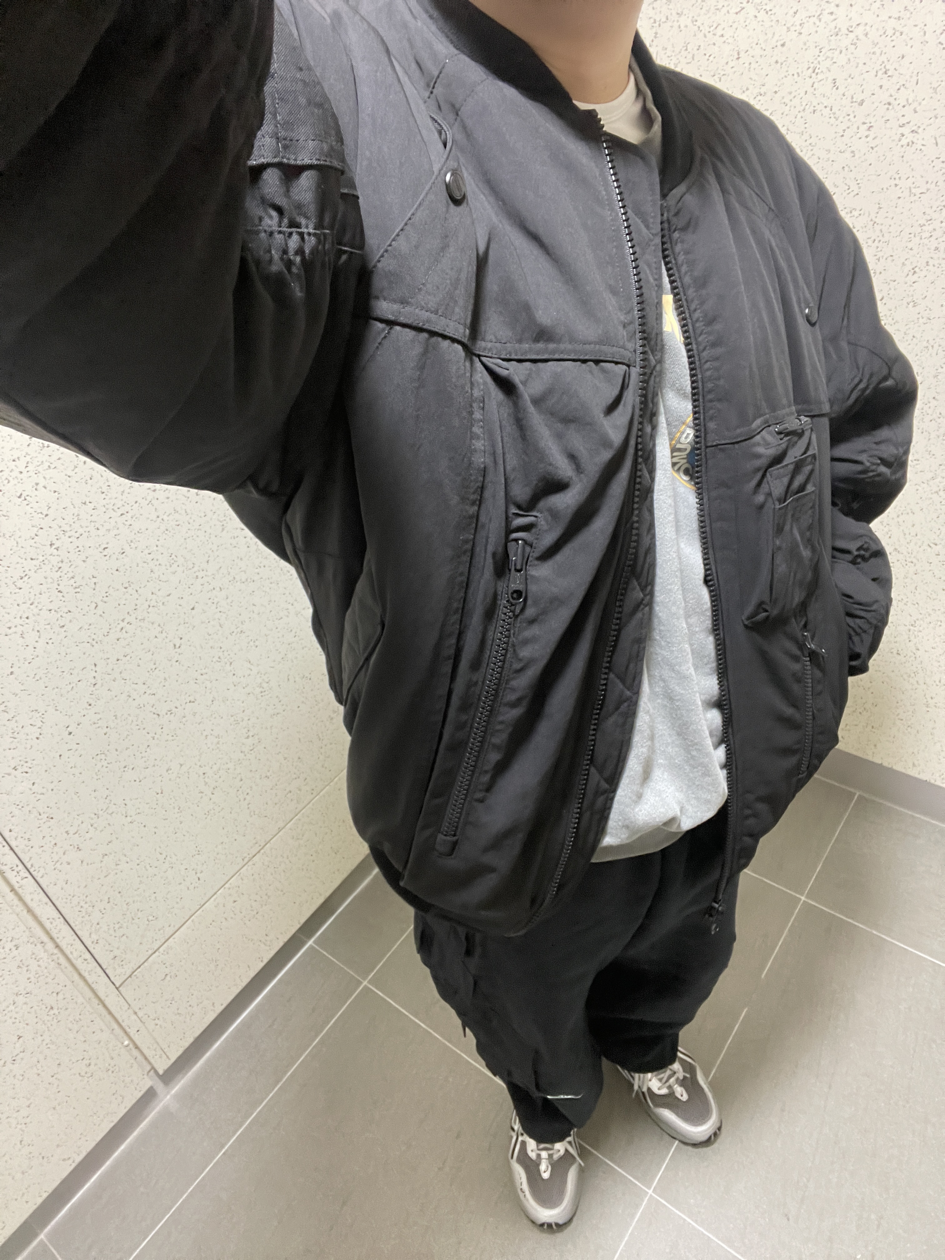 Asics x Freja Wewer Gel-1090 V2 Clay Grey Pure Silver, Undermycar Juggernaut Double Back Zip Steroid Bomber Triple Black - 23SS 착용 스타일 - 1