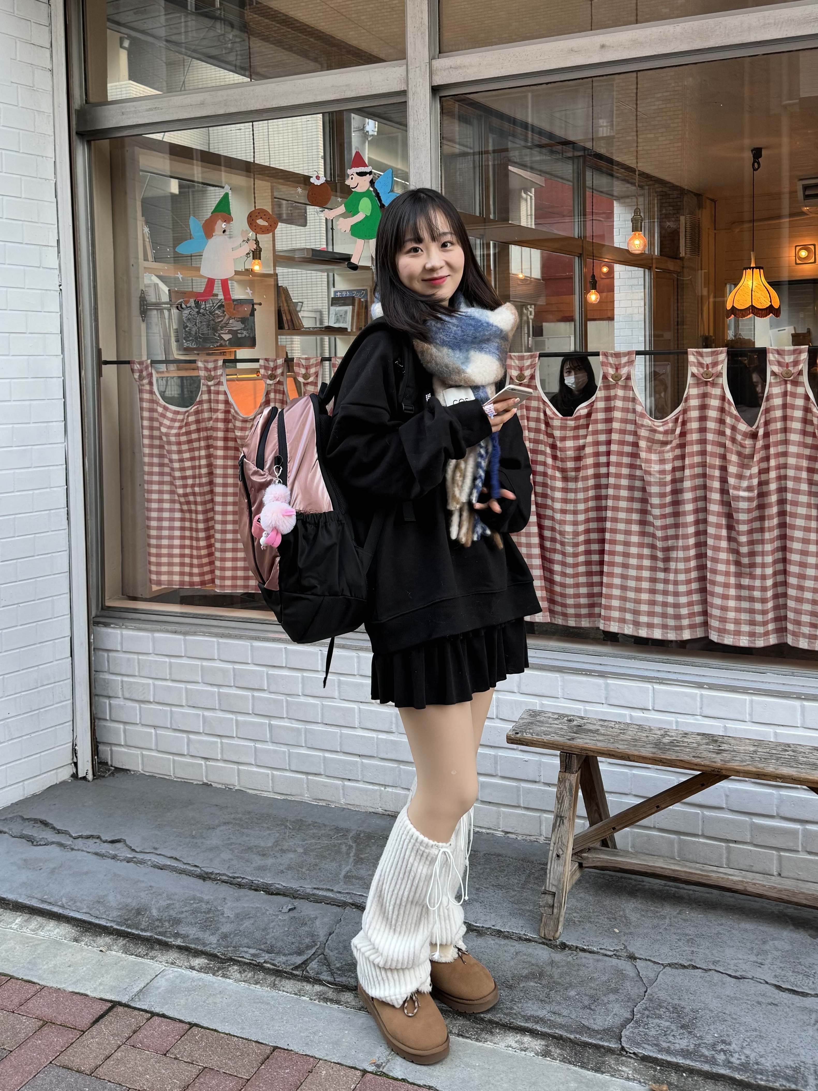 COS Oversized Mohair Blend Muffler Blue Brown Checked 착용 스타일