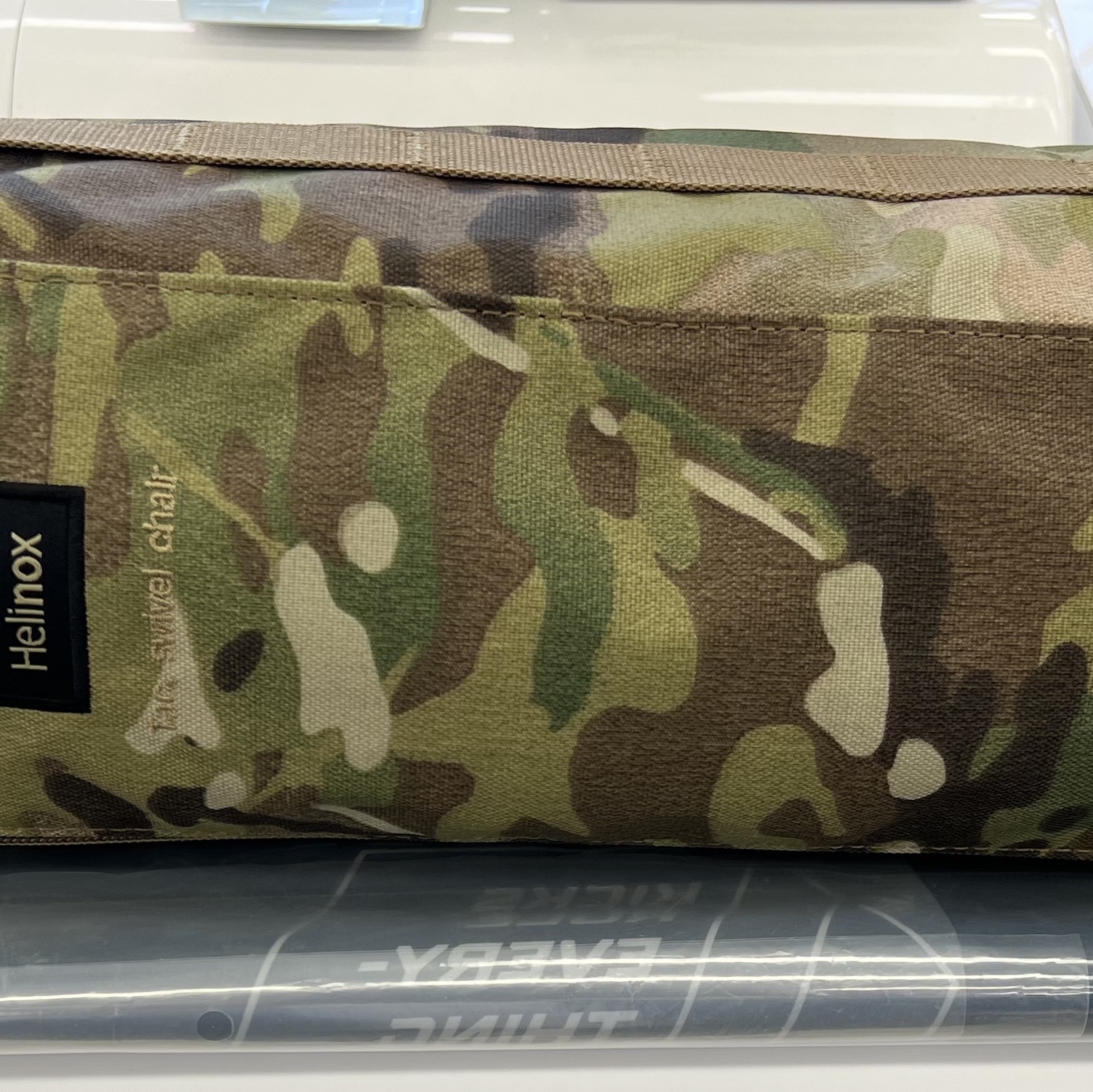 Helinox Tactical Swivel Chair Multicam 착용 스타일