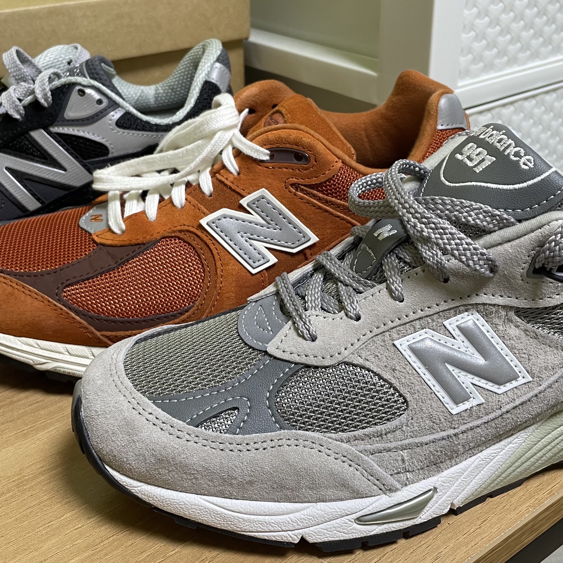 New Balance 990v6 Made in USA Black White, New Balance 2002R Rust Oxide 착용 스타일