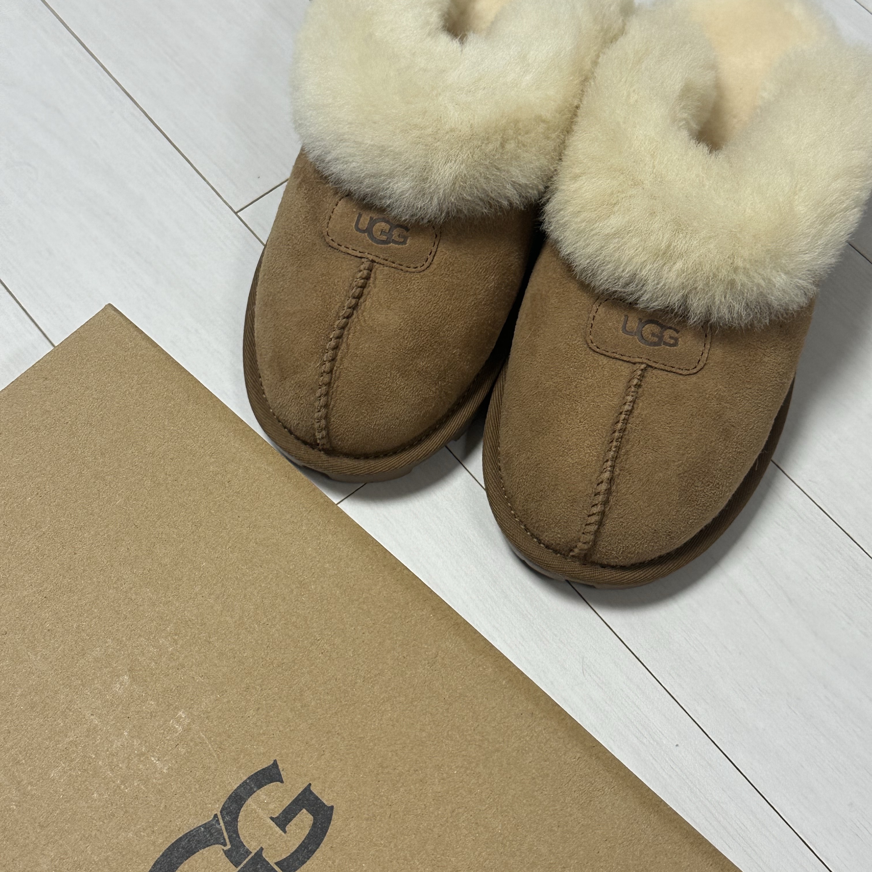 (W) UGG Coquette Slipper Chestnut 착용 스타일