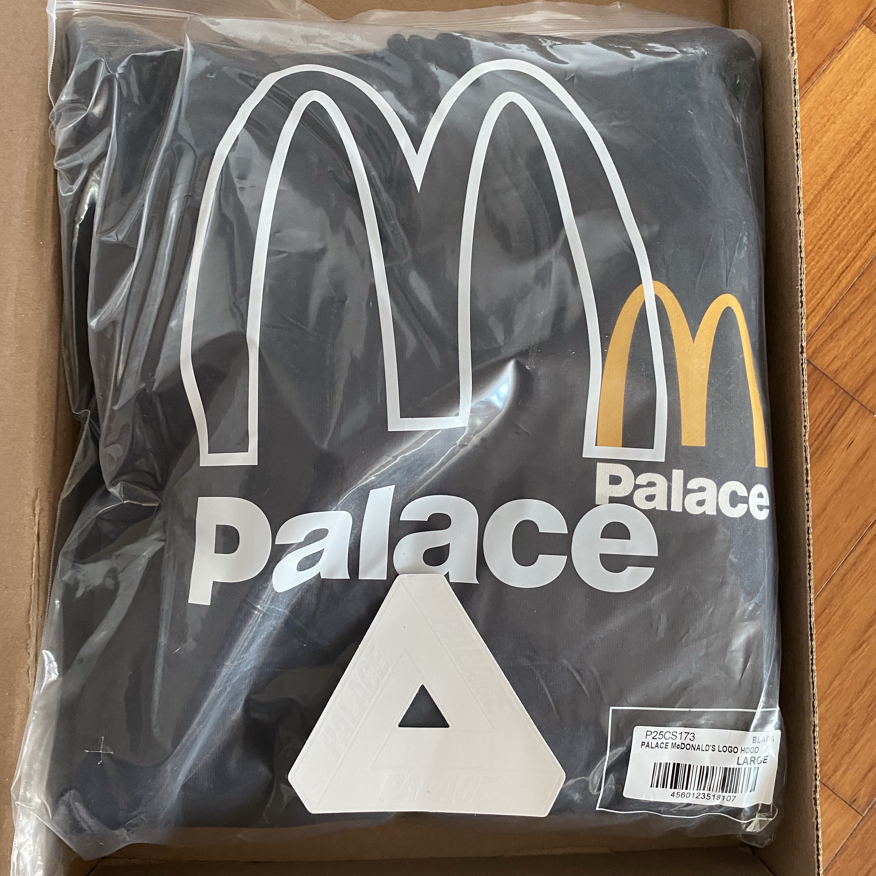 Palace x McDonald's Logo Hood Black - 23FW 착용 스타일