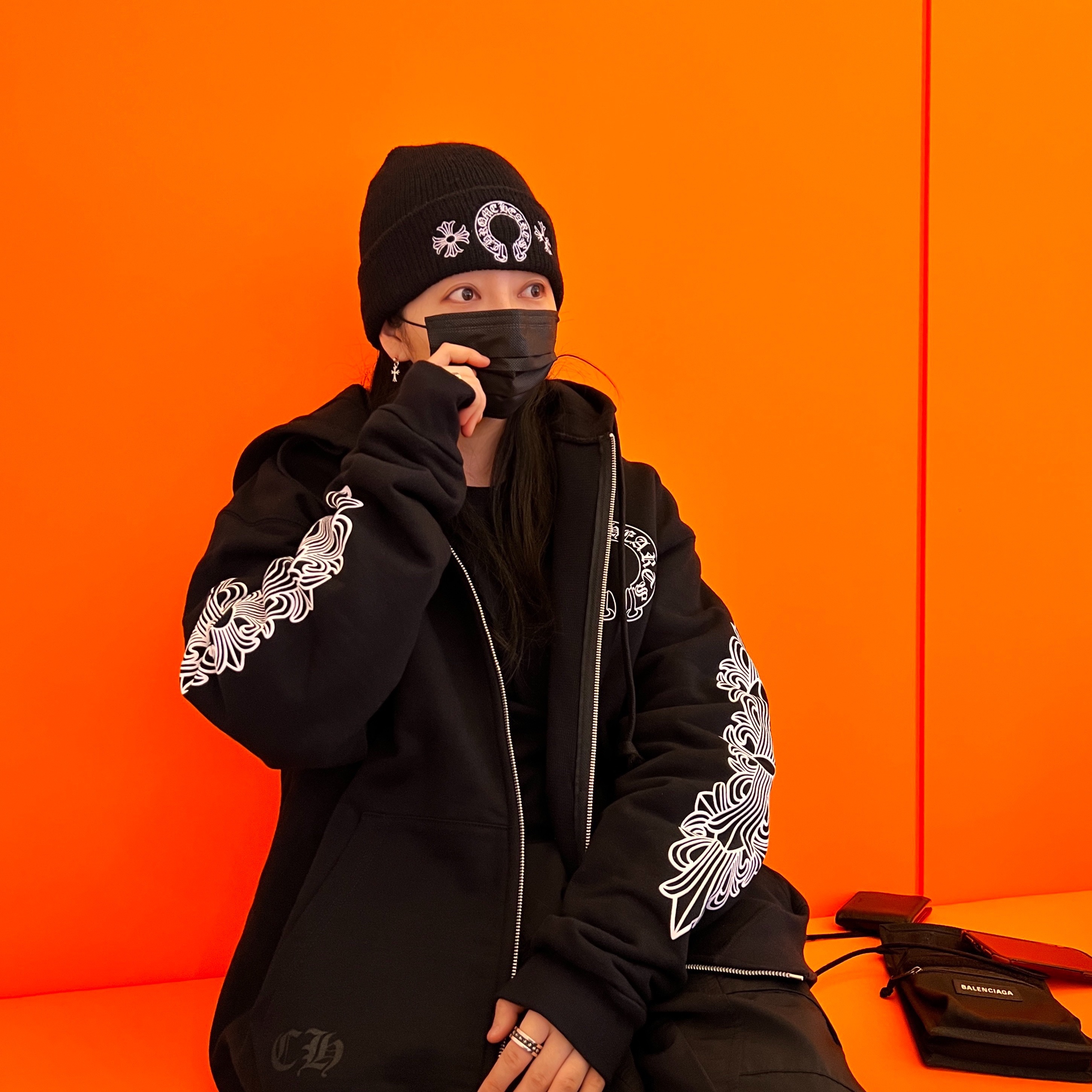 Chrome Hearts Horseshoe Floral Heavyweight Zip-Up Hoodie Black, Chrome Hearts Horseshoe Beanie Black 착용 스타일 - 2