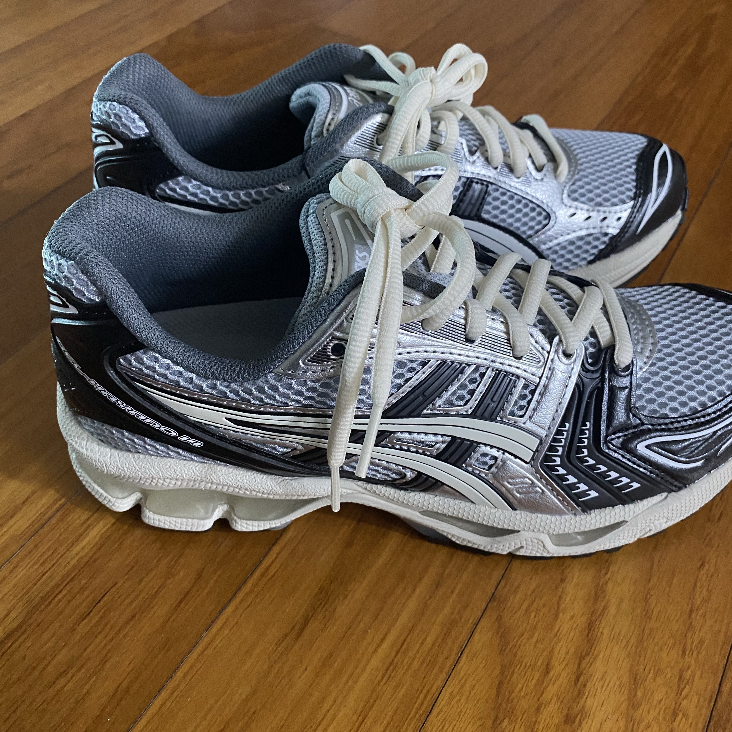 Asics Gel-Kayano 14 Black Glacier Grey 착용 스타일
