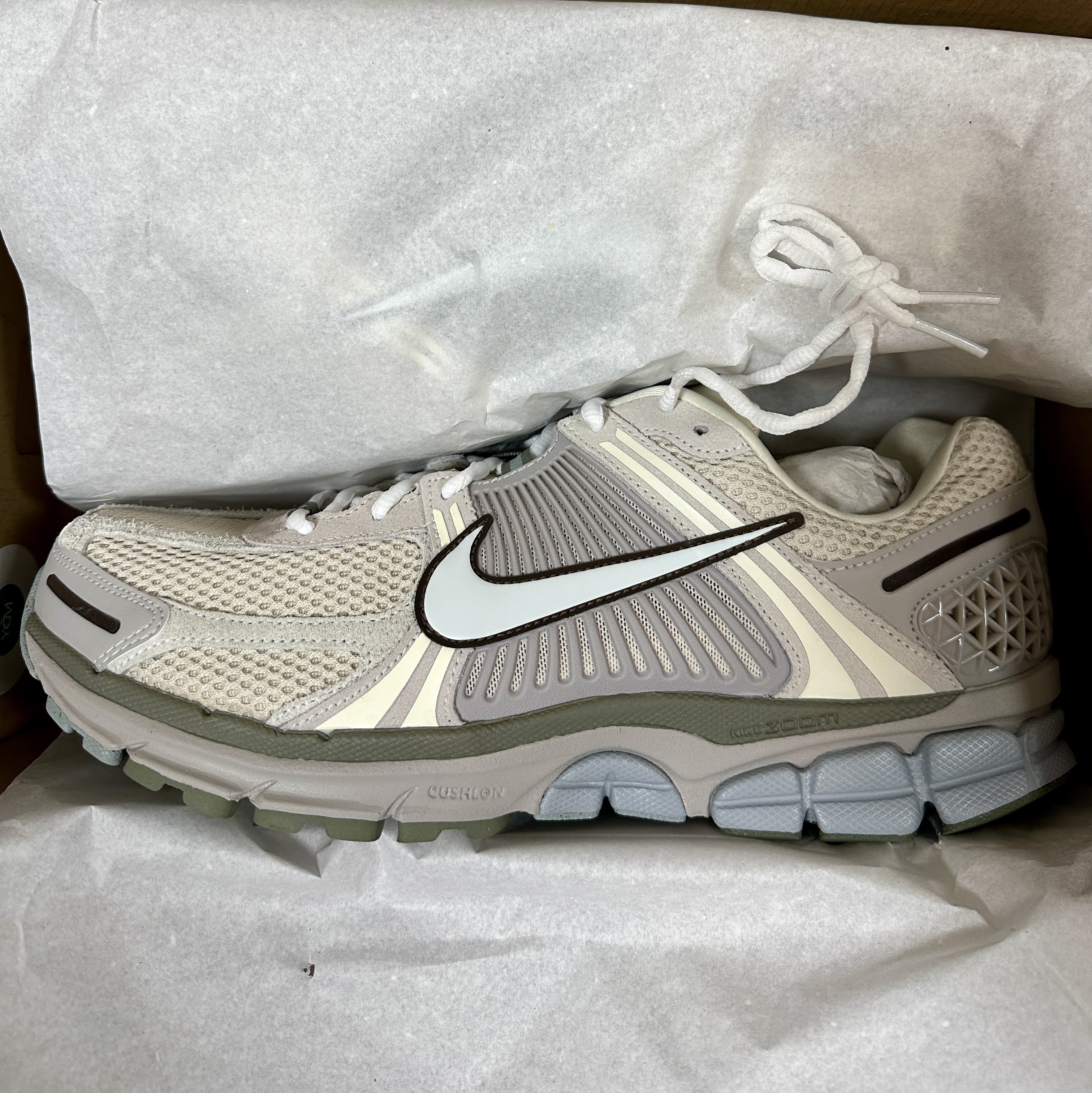 Nike Zoom Vomero 5 SE Light Orewood Brown 착용 스타일