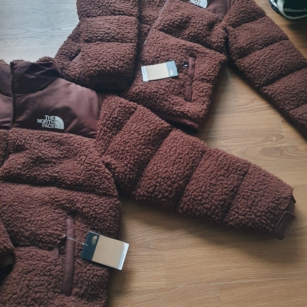 The North Face High Pile Nuptse Jacket Dark Oak 착용 스타일