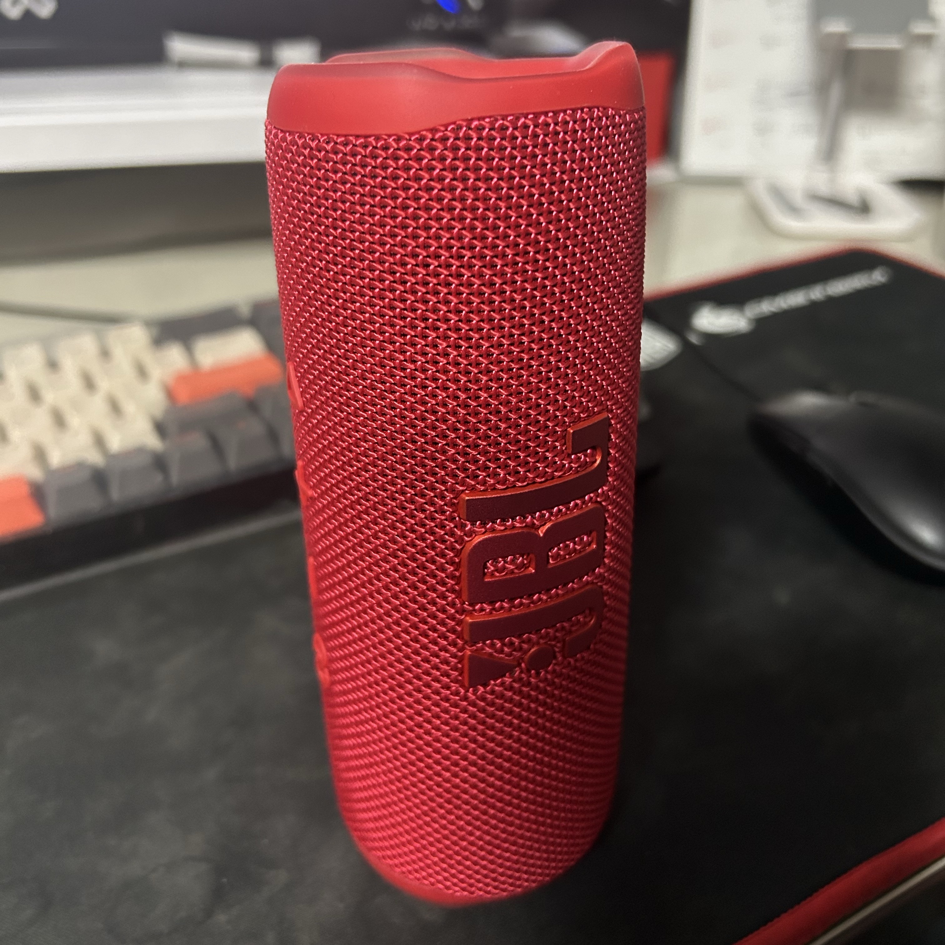 JBL Charge 5 Bluetooth Speaker Red (Korean Ver.) 착용 스타일
