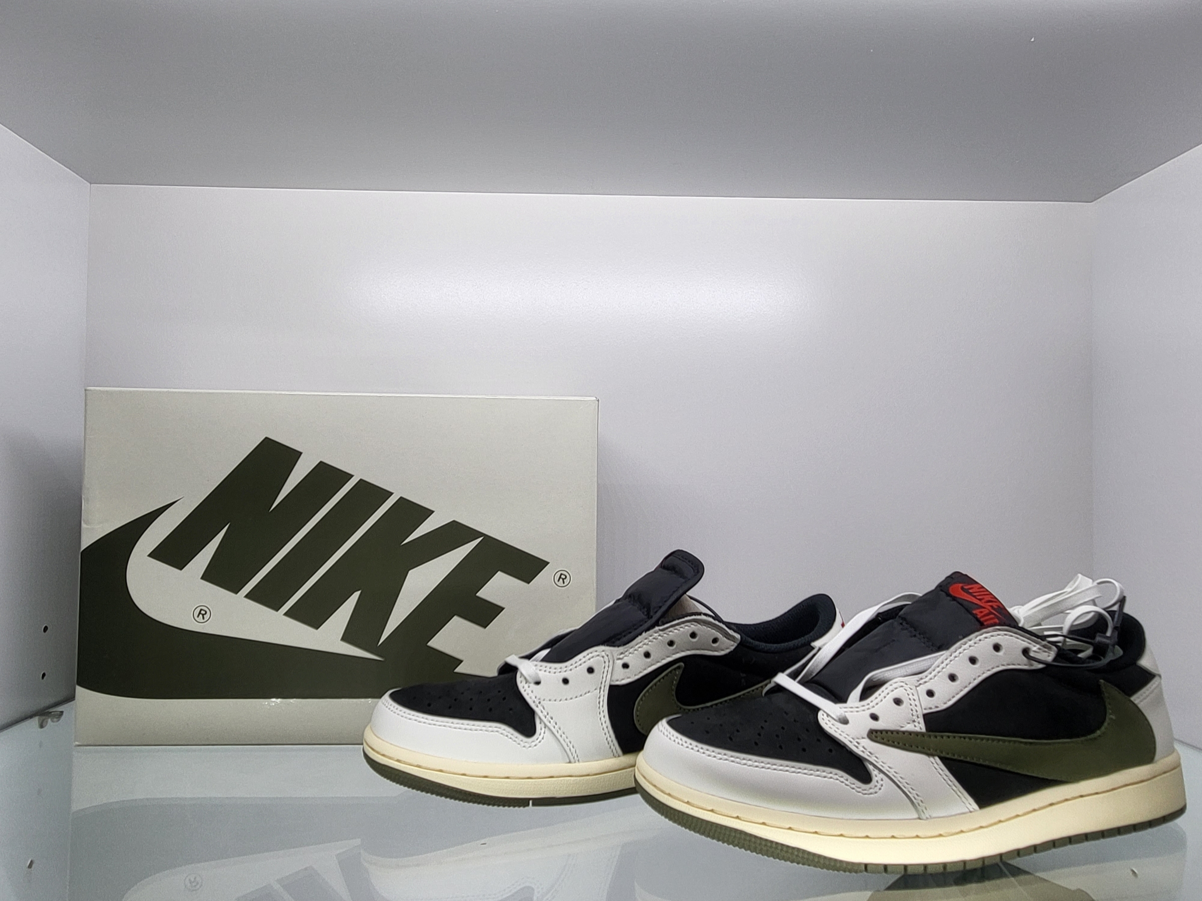 (W) Jordan 1 x Travis Scott Retro Low OG SP Medium Olive 착용 스타일