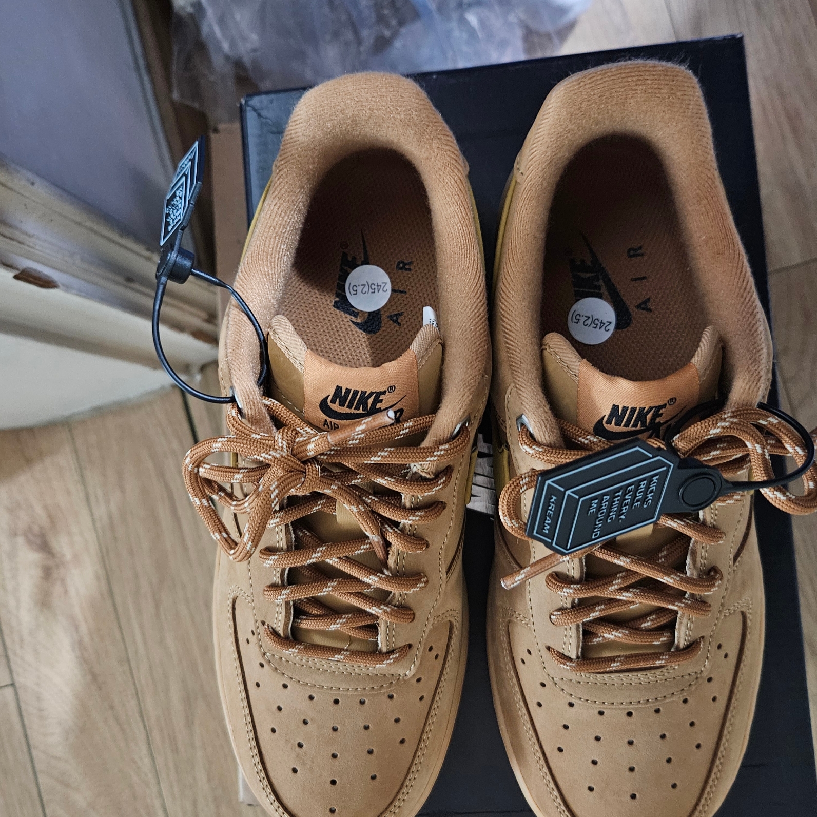 Nike Air Force 1 '07 WB Flax 착용 스타일 - 1