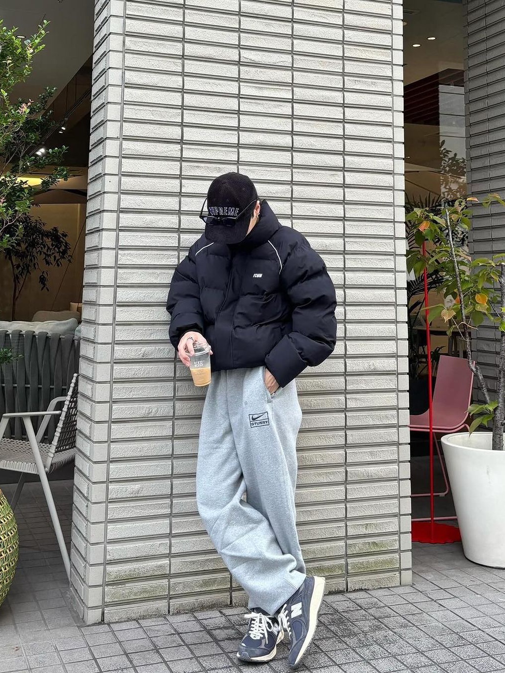 Nike x Stussy NRG RA Fleece Pants Dark Grey Heather (DJ9490-063), Nike x Stussy NRG RA Washed Fleece Pants Black (DN4030-010) 착용 스타일 - 2