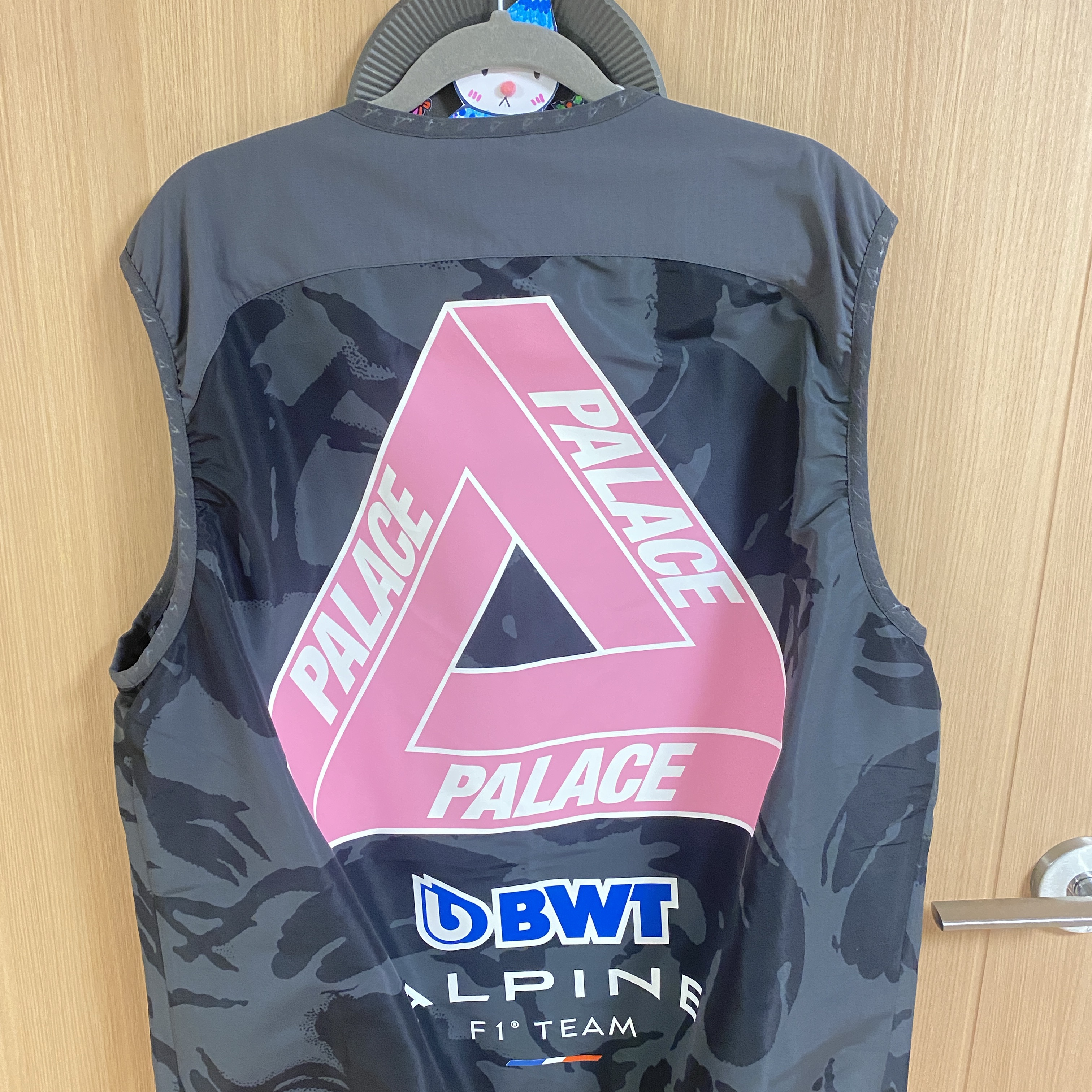 Palace x Kappa For Alpine Pit Vest Bodywarmer Night Desert Camo - 23FW 착용 스타일