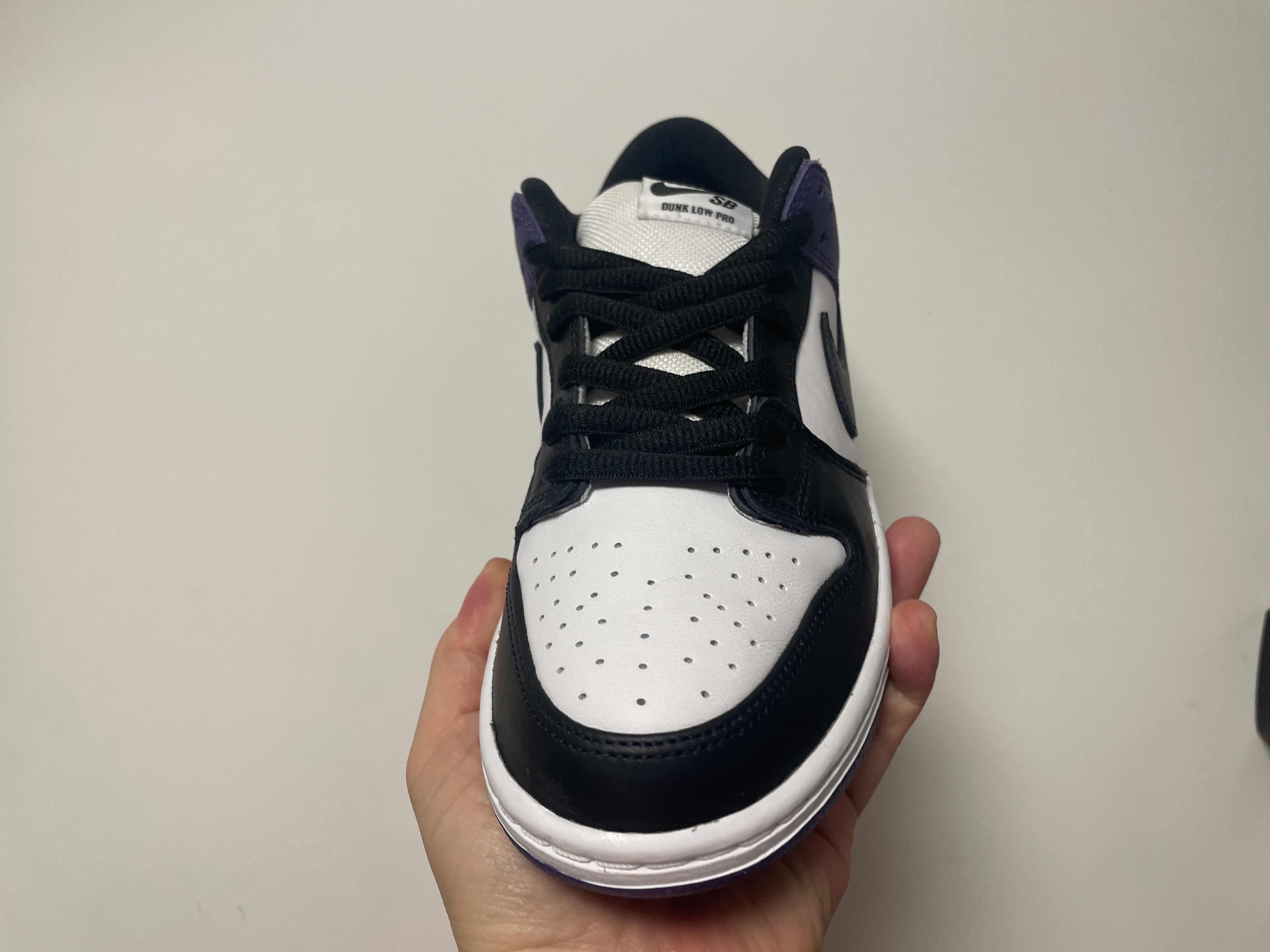 Nike SB Dunk Low Pro Court Purple 착용 스타일 - 3