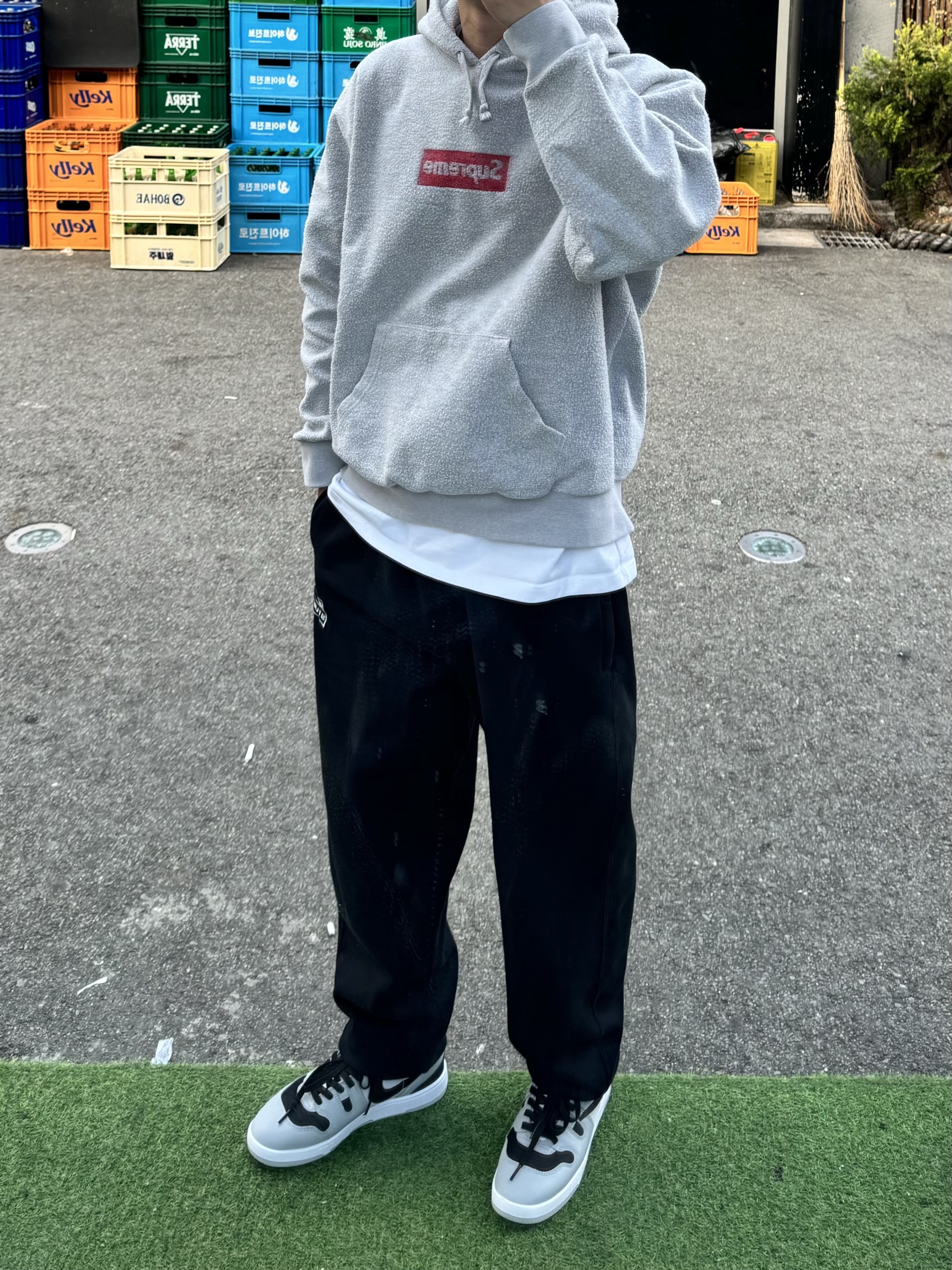 Supreme Inside Out Box Logo Hooded Sweatshirt Heather Grey - 23SS, Nike x Stussy NRG Washed Fleece Pants Black (DO5296-010) 착용 스타일