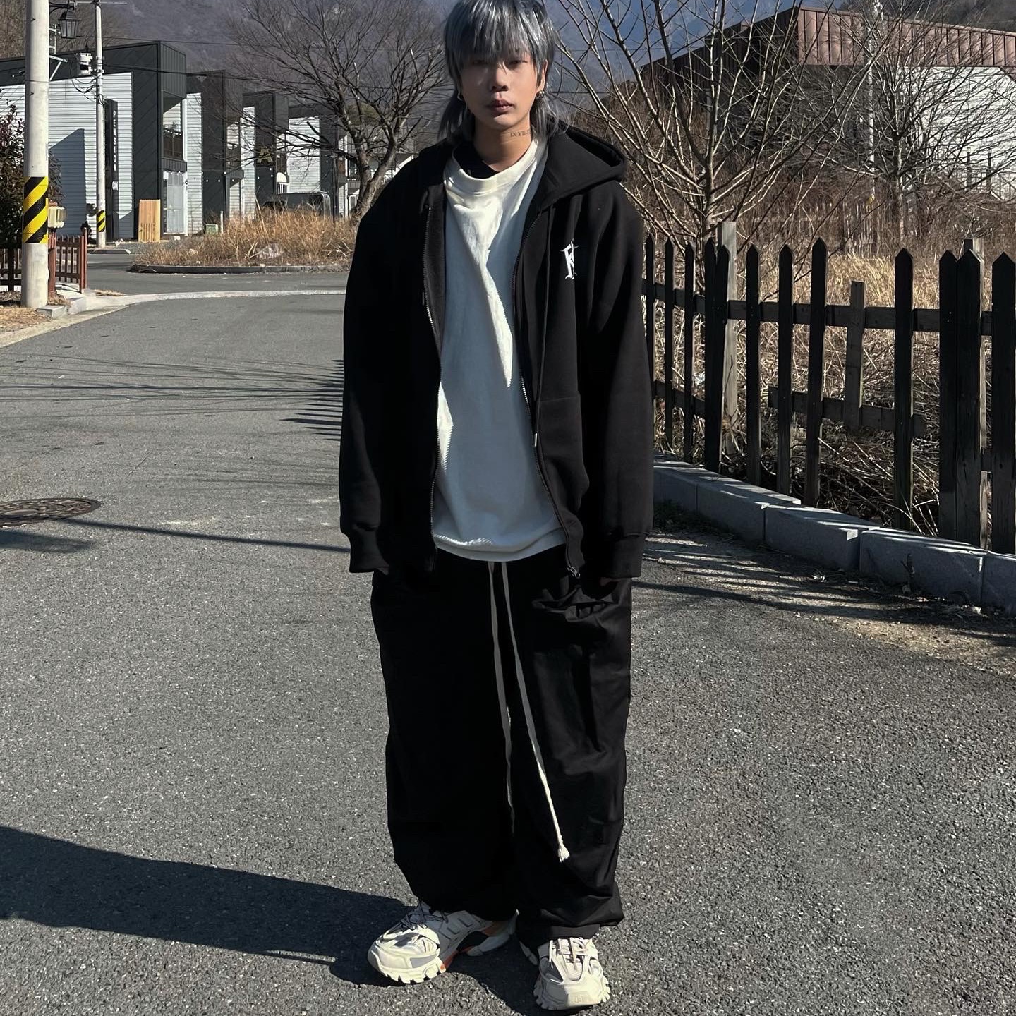 Balenciaga Track Sneakers White Orange 2019 착용 스타일 - 1