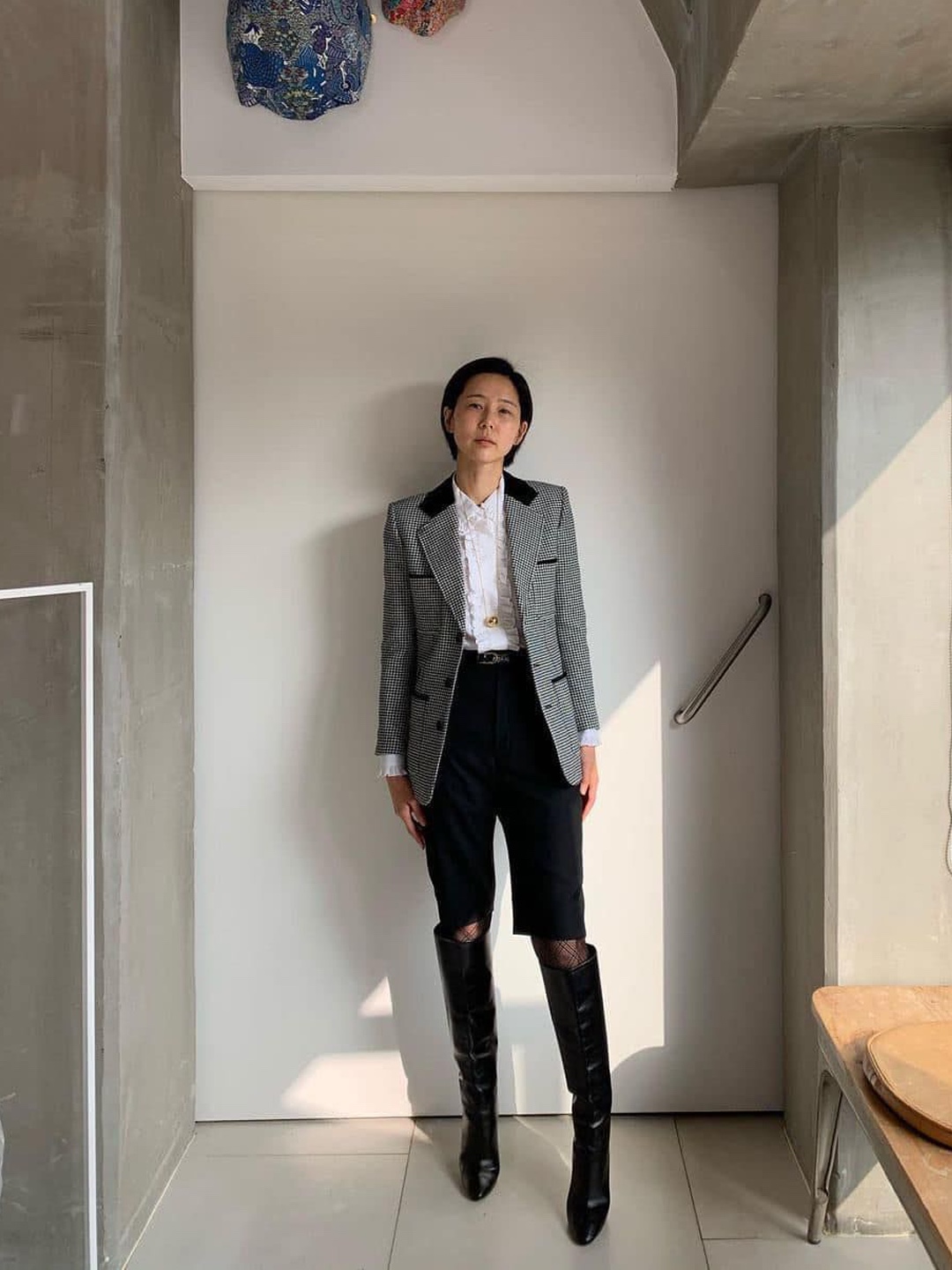 (W) Miu Miu Leather Boots Black 착용 스타일 - 2