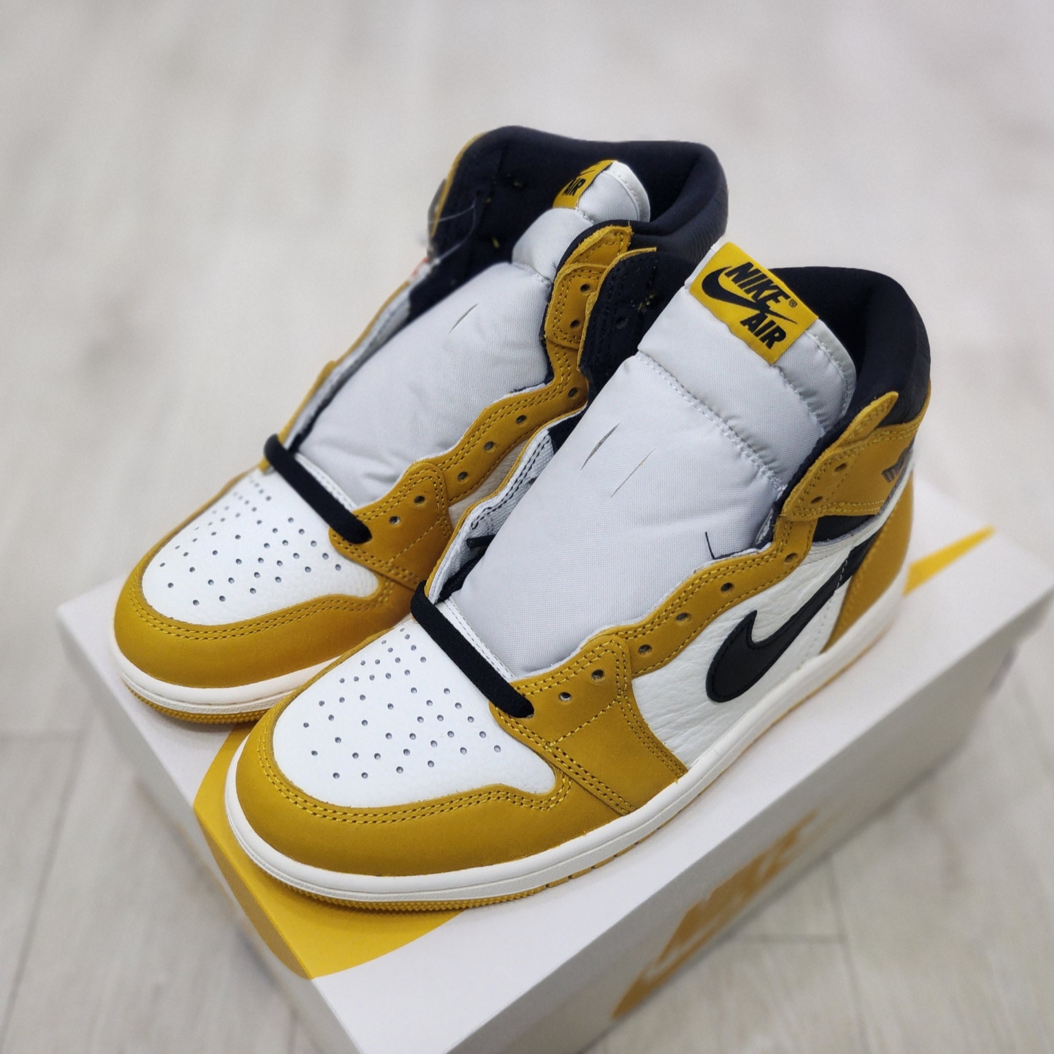 Jordan 1 Retro High OG Yellow Ochre 착용 스타일 - 2