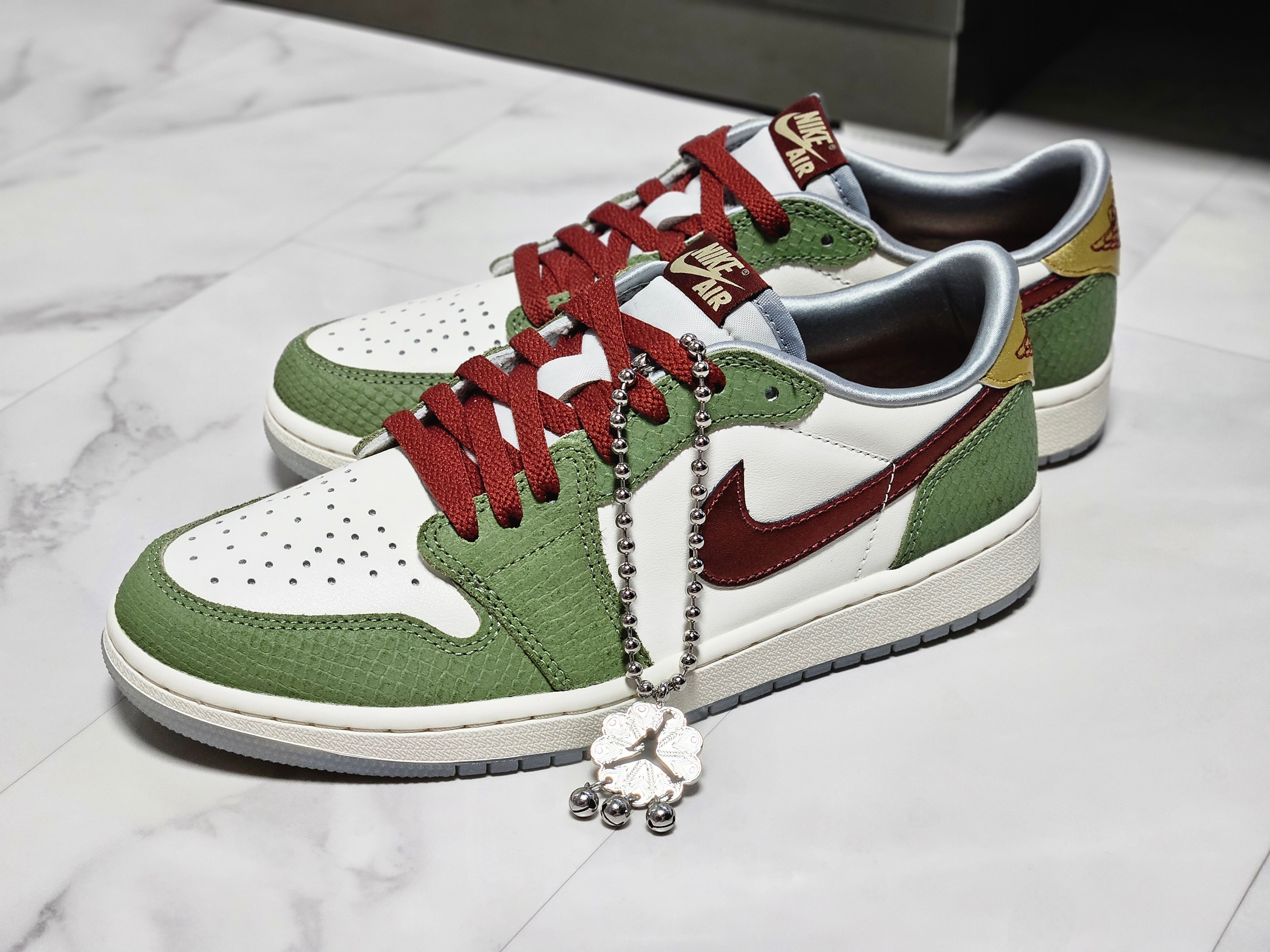Jordan 1 Retro Low OG Chinese New Year 착용 스타일 - 1