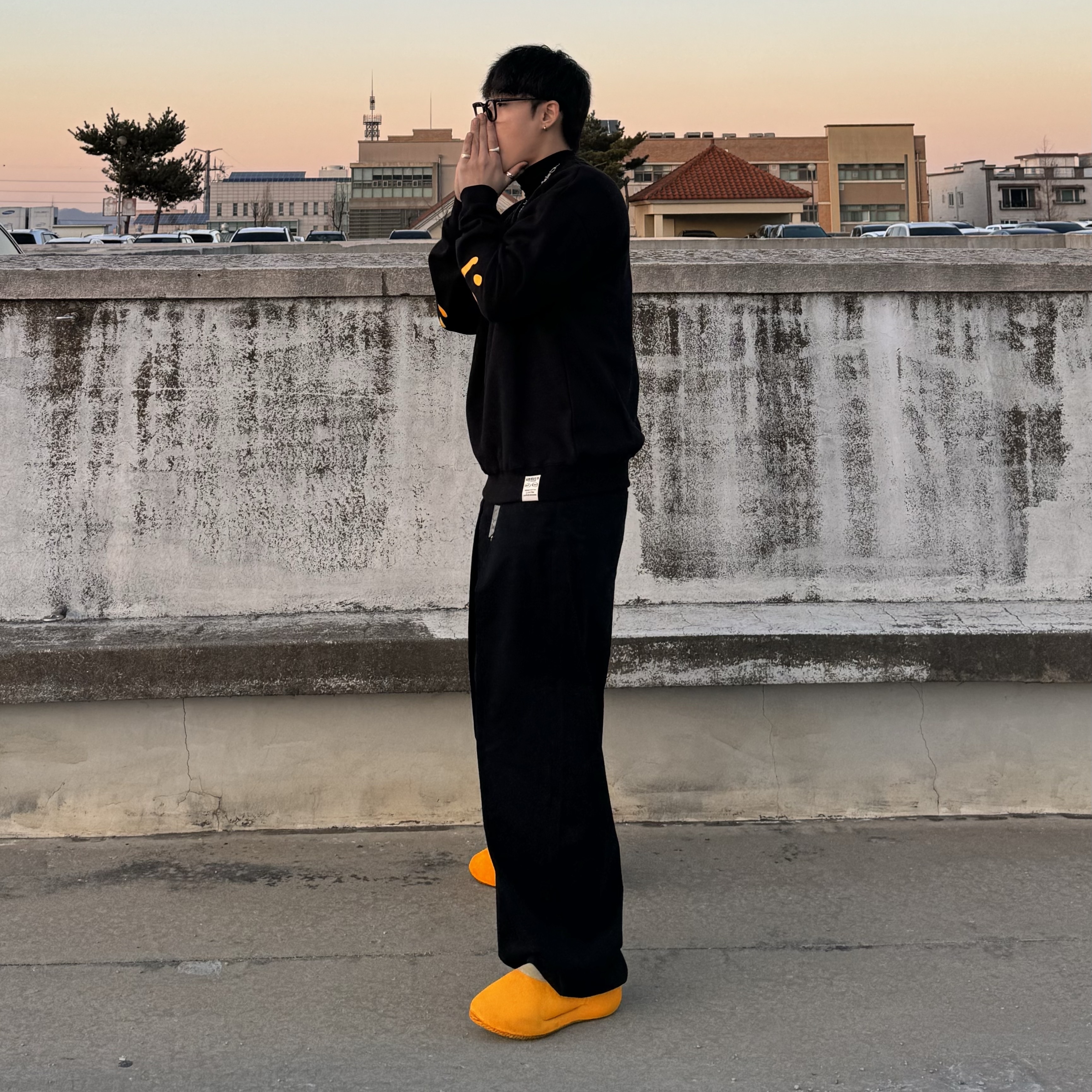 Adidas Yeezy Knit RNR Sulfur 착용 스타일 - 2