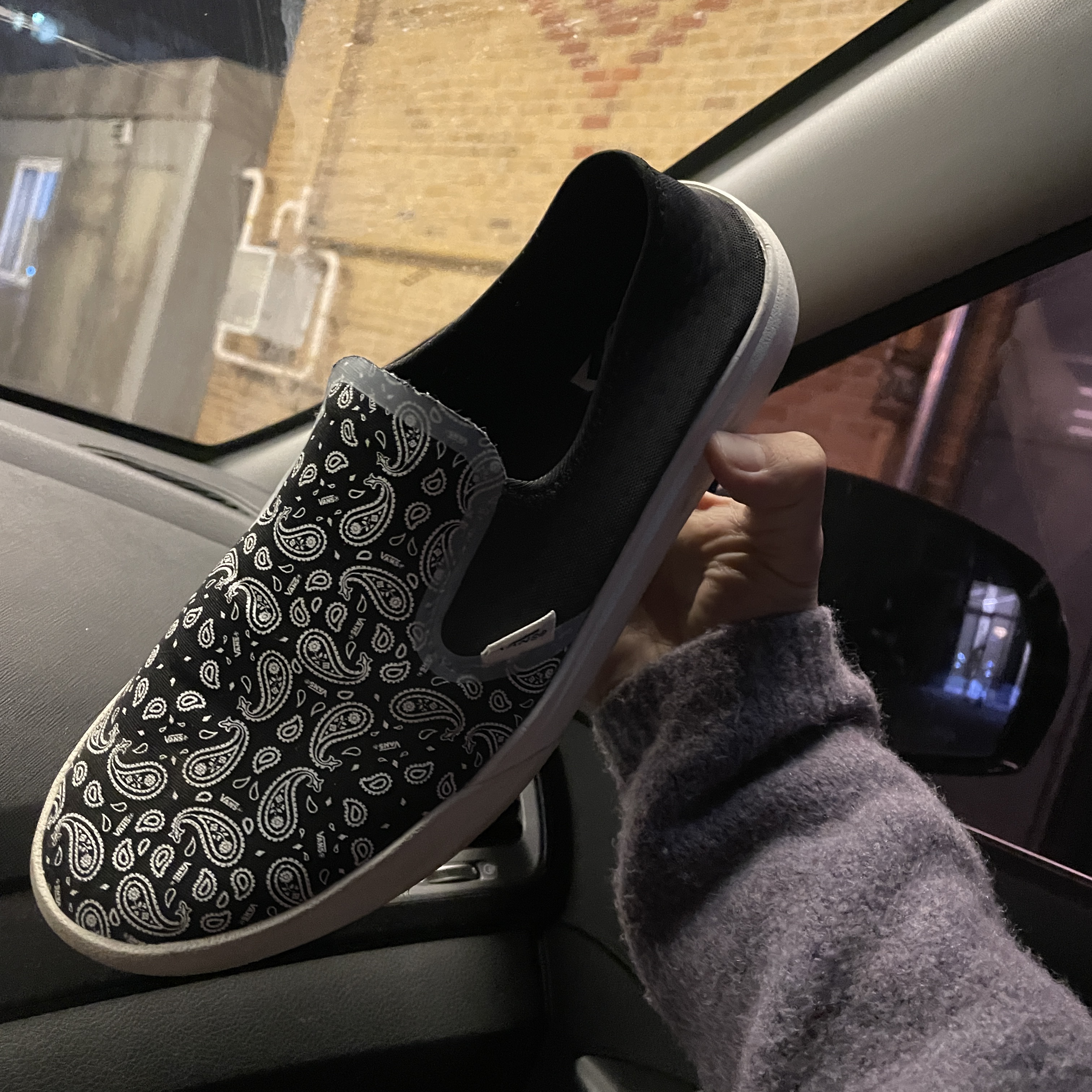 Vans ComfyCush One Bandana Marshmallow Black 착용 스타일