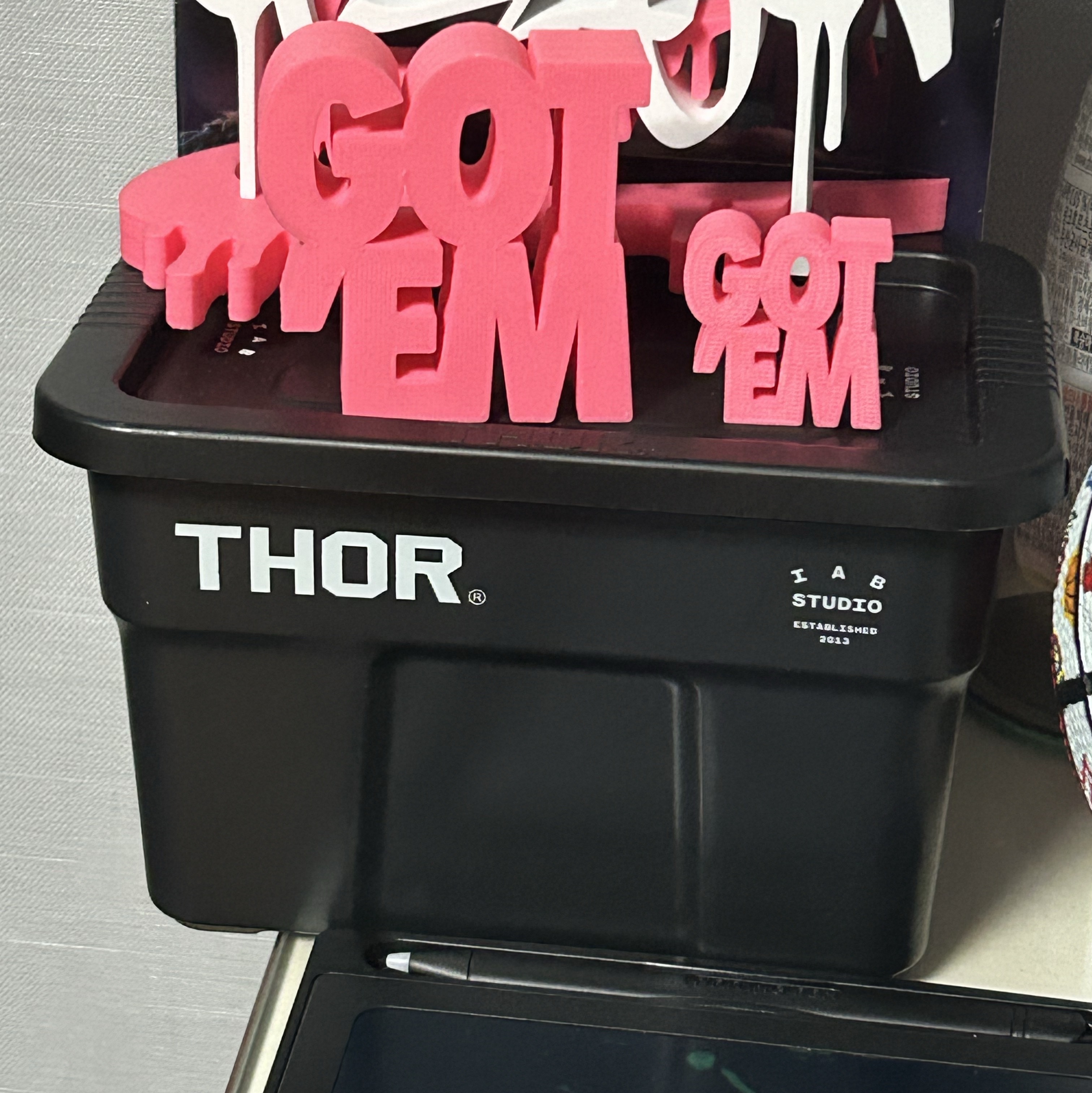 IAB Studio x Thor 1L Container Black 착용 스타일