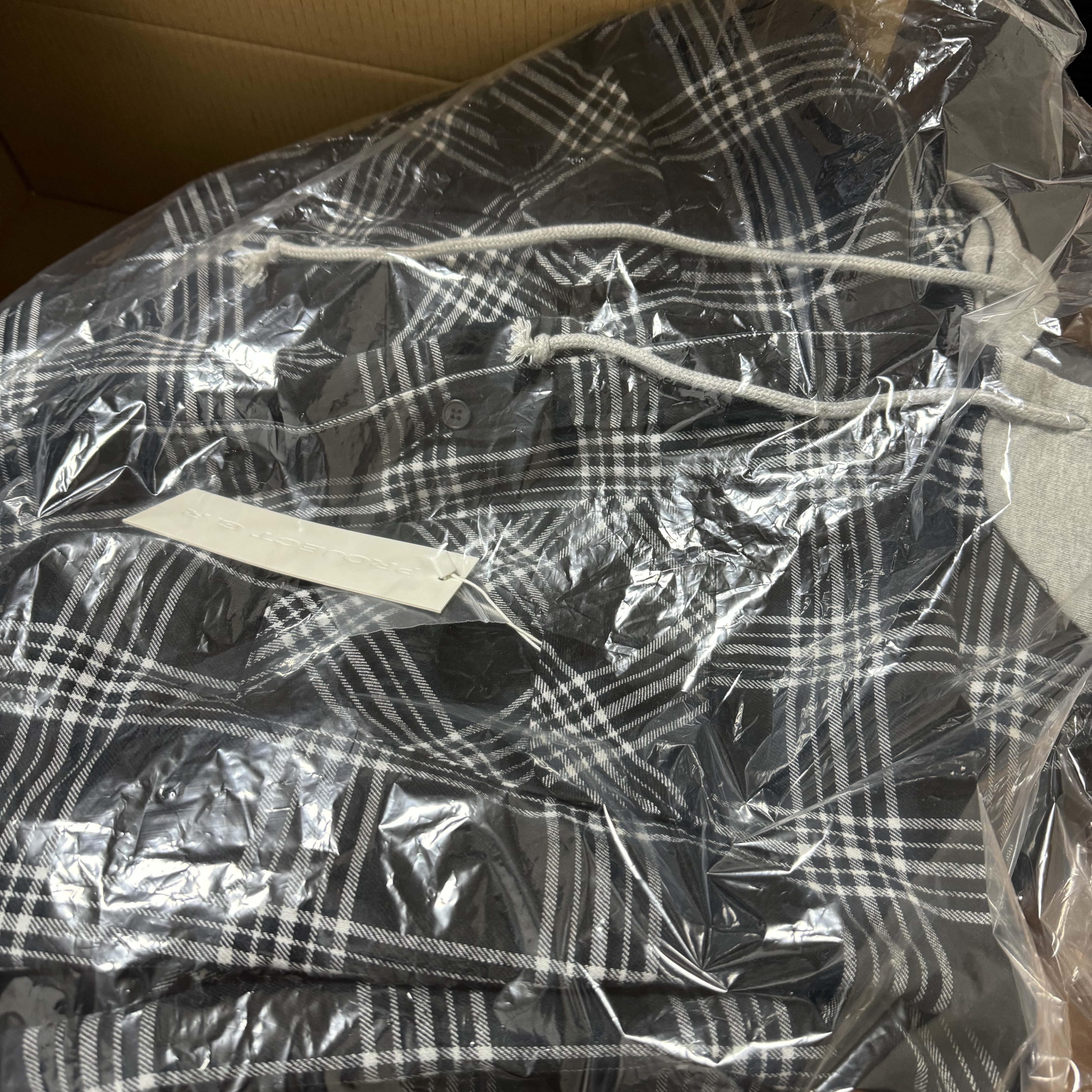 Project G/R Reversible Hooded Check Shirt Black 착용 스타일