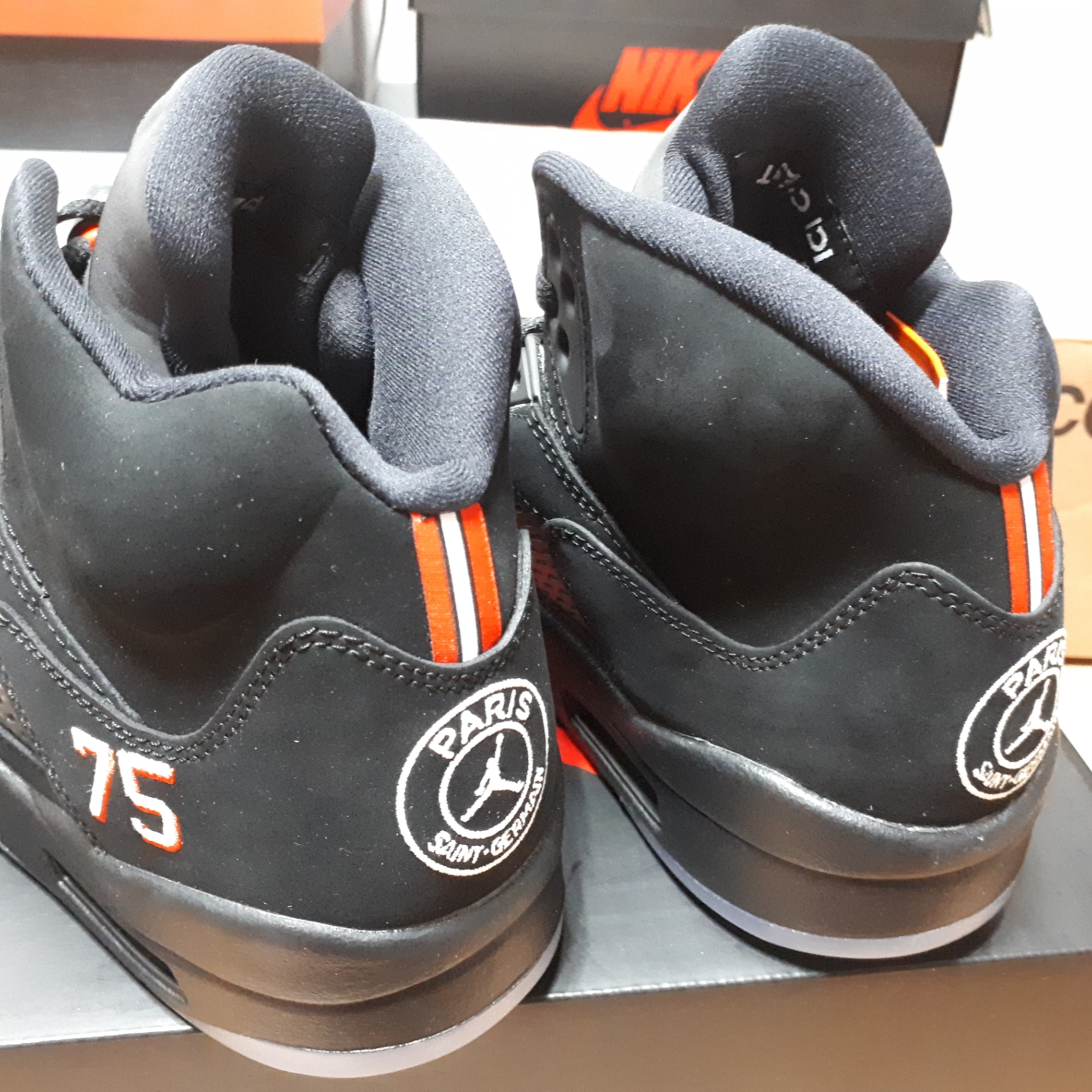 Jordan 5 x Paris Saint-Germain Retro Black 착용 스타일 - 3