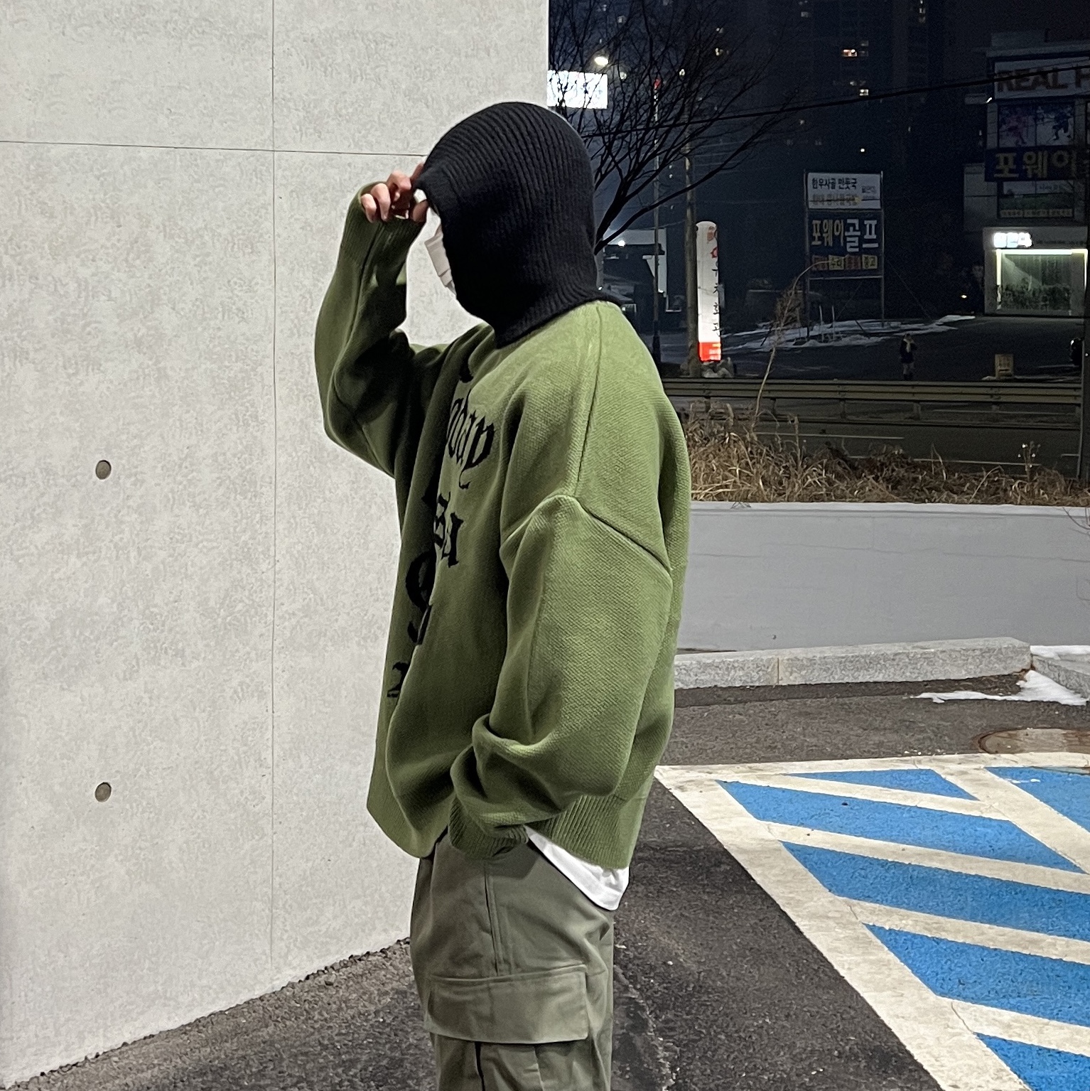 오클리 팩토리 팀 x 브레인 데드 플래시 밀크 블랙 착용 스타일 - 2