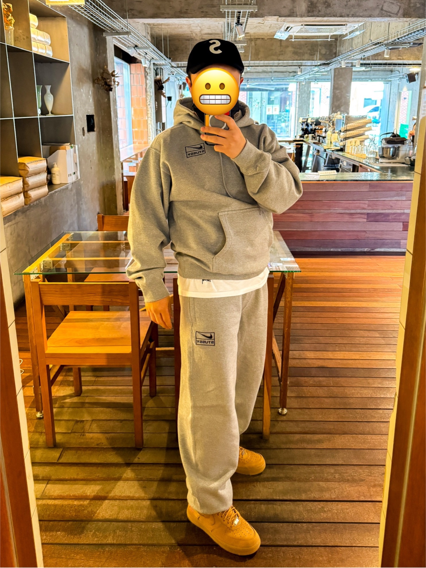 Nike x Stussy NRG Fleece Pants Dark Grey Heather (DO9340-063), Nike x Stussy NRG RA Pullover Hoodie Dark Grey Heather (DJ9488-063) 착용 스타일