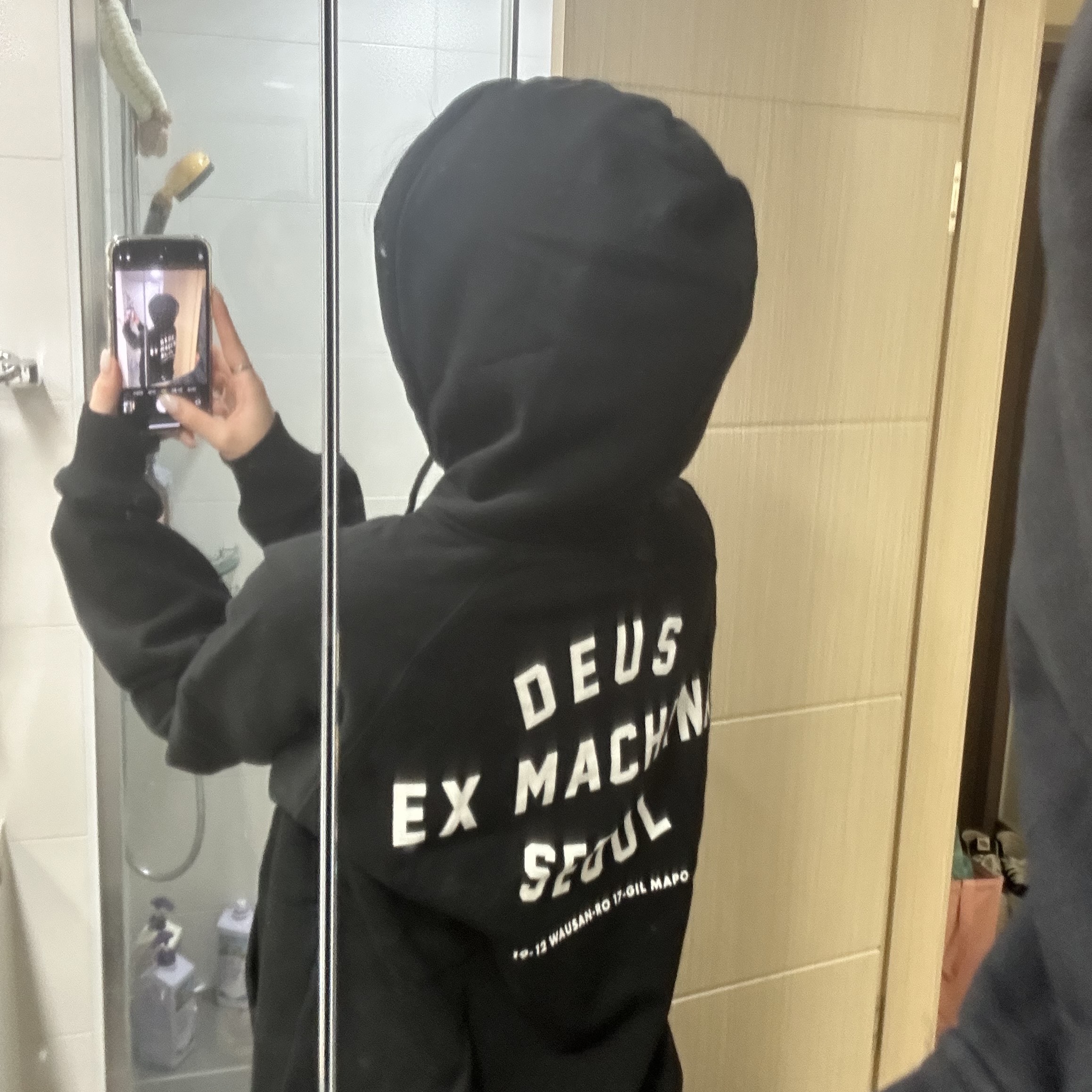 Deus Ex Machina Seoul Address Hoodie Black 착용 스타일
