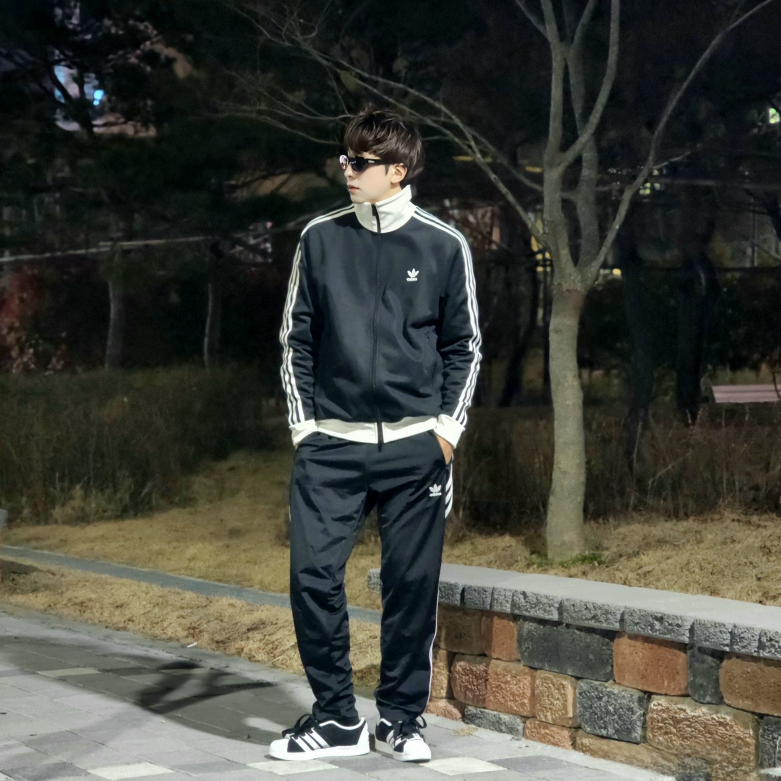 Adidas Superstar Supermodified Core Black Cloud White, Adidas Adicolor Classics Beckenbauer Track Jacket Black - KR Sizing 착용 스타일 - 4