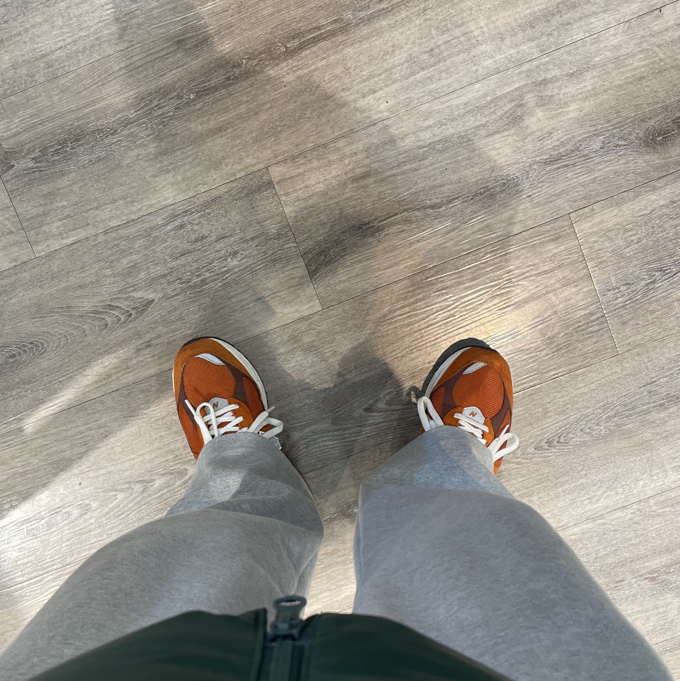 New Balance 2002R Rust Oxide 착용 스타일