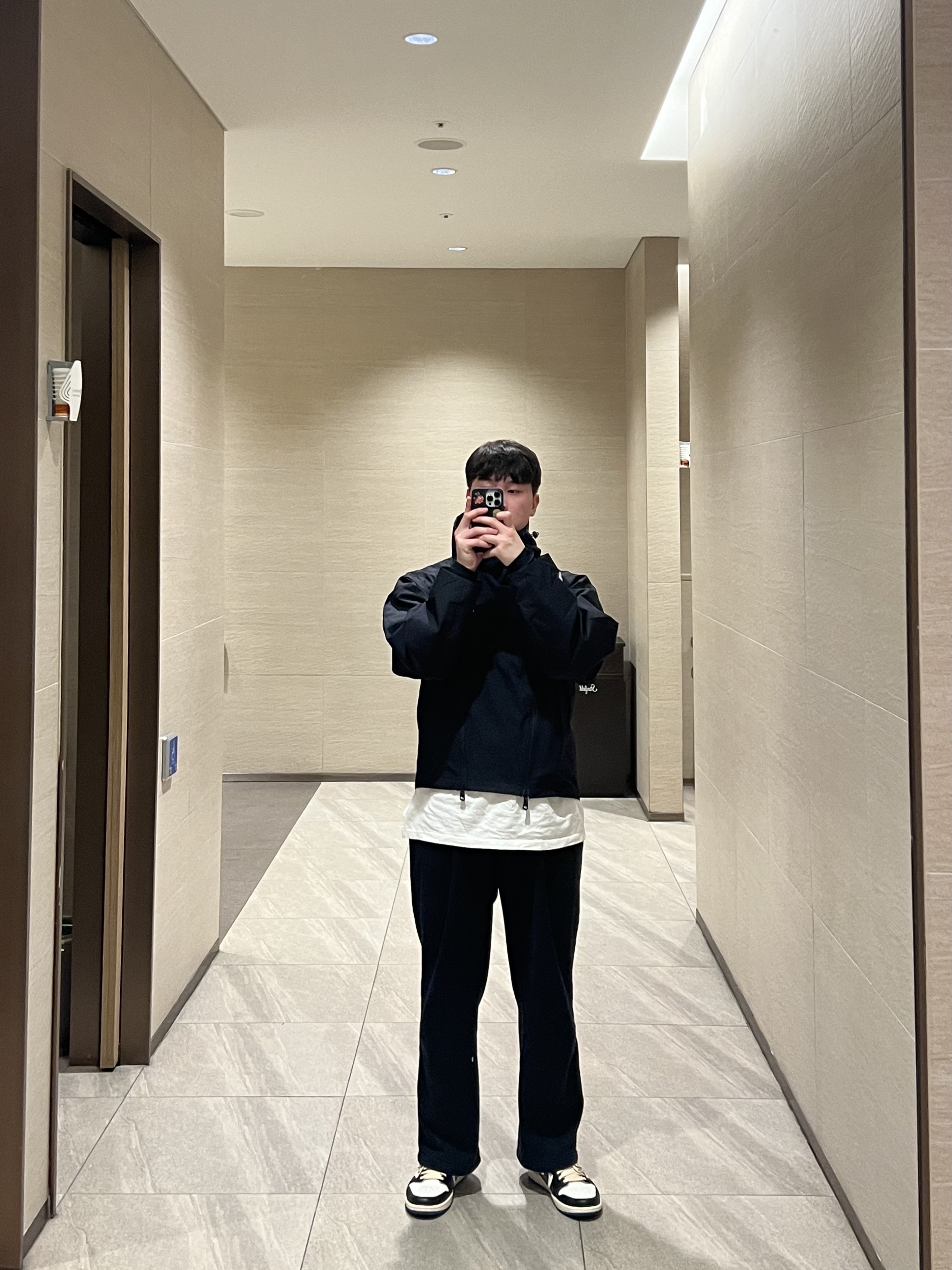 Ader Error Plue Windbreaker Noir, Jordan 1 x Travis Scott x Fragment Retro Low OG SP Military Blue 착용 스타일